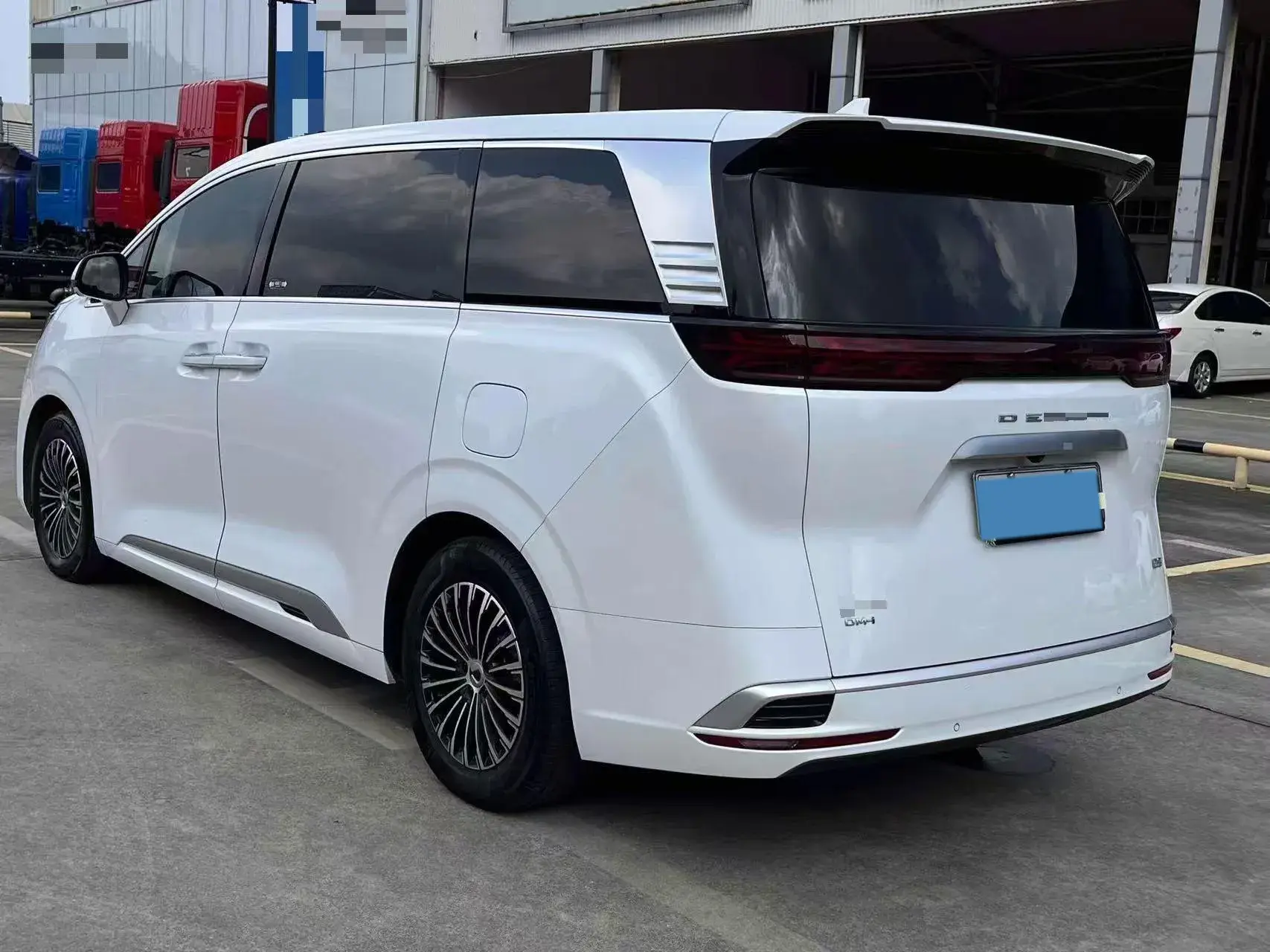 2022 DENZA D9 thumbnail 4