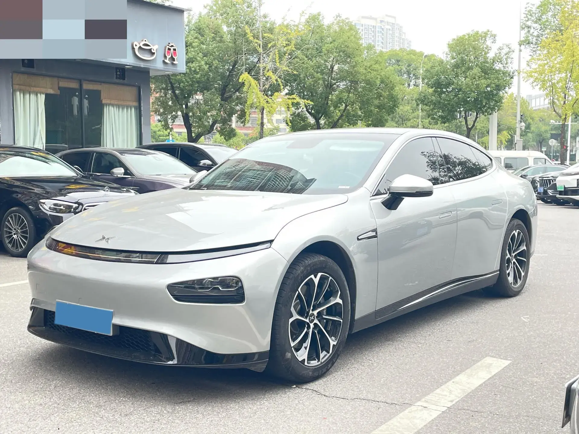 2022 XPENG P7 view 1