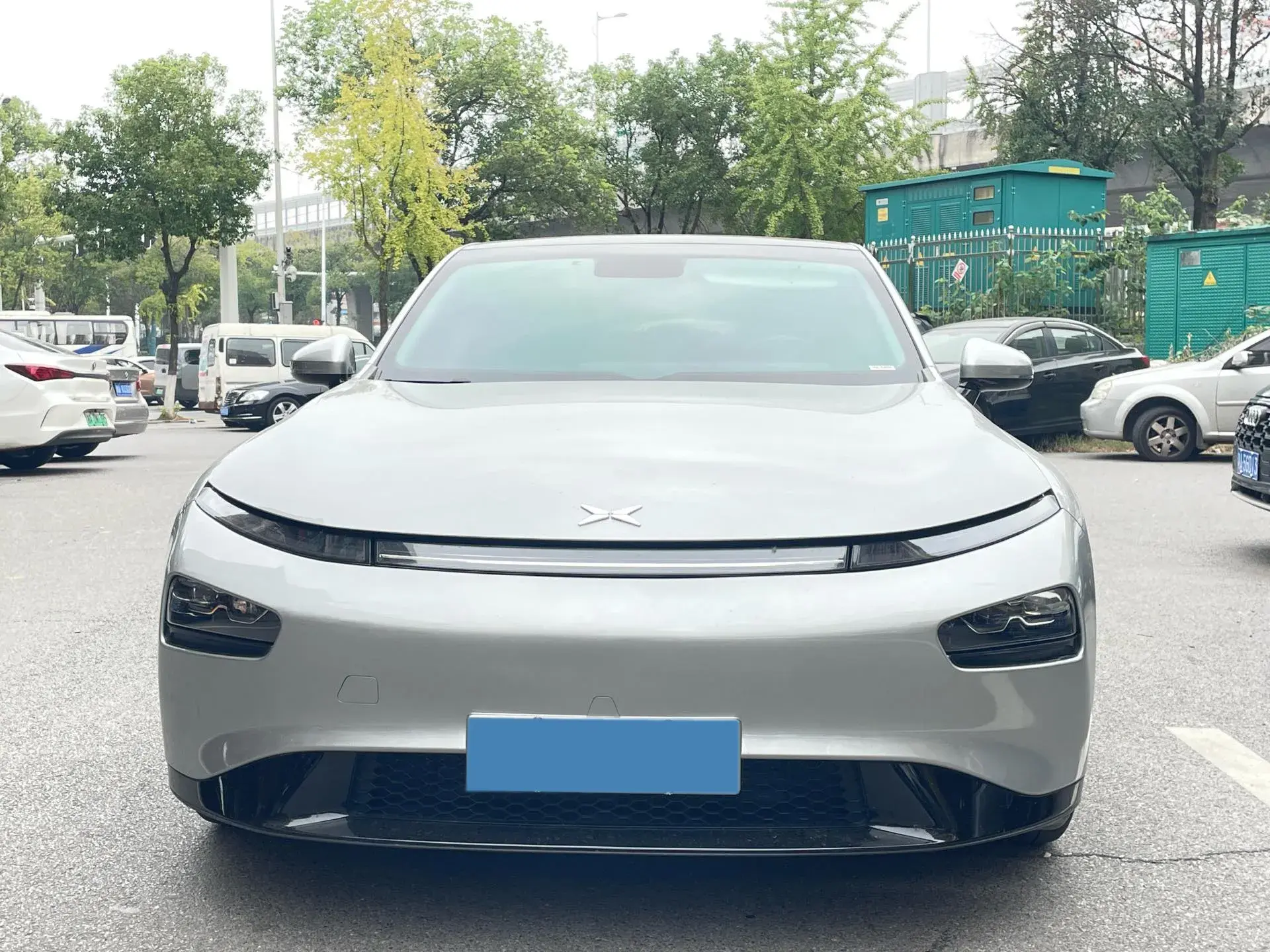 2022 XPENG P7 thumbnail 2
