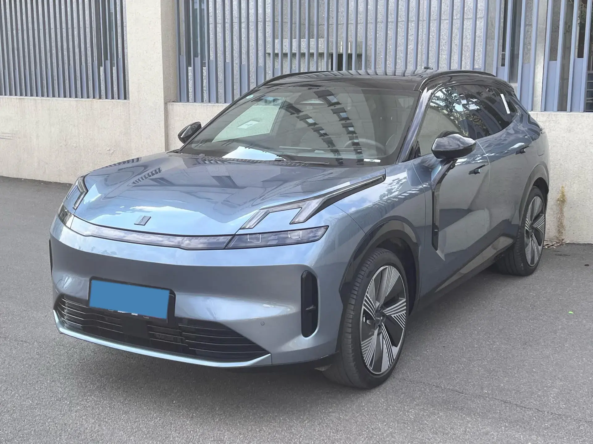 2025 LYNK&CO 08 view 1