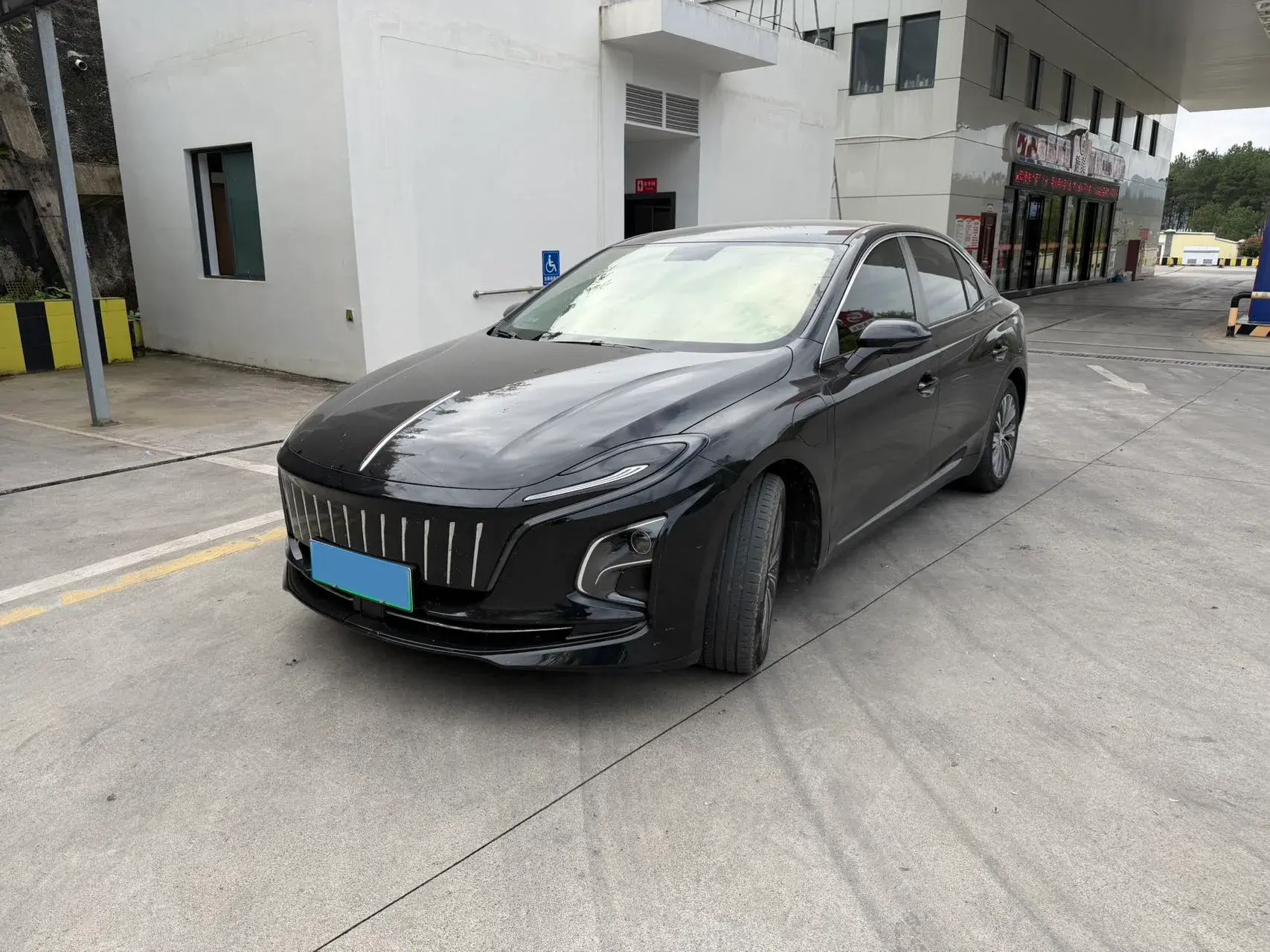 2022 HONGQI E-QM5 view 1