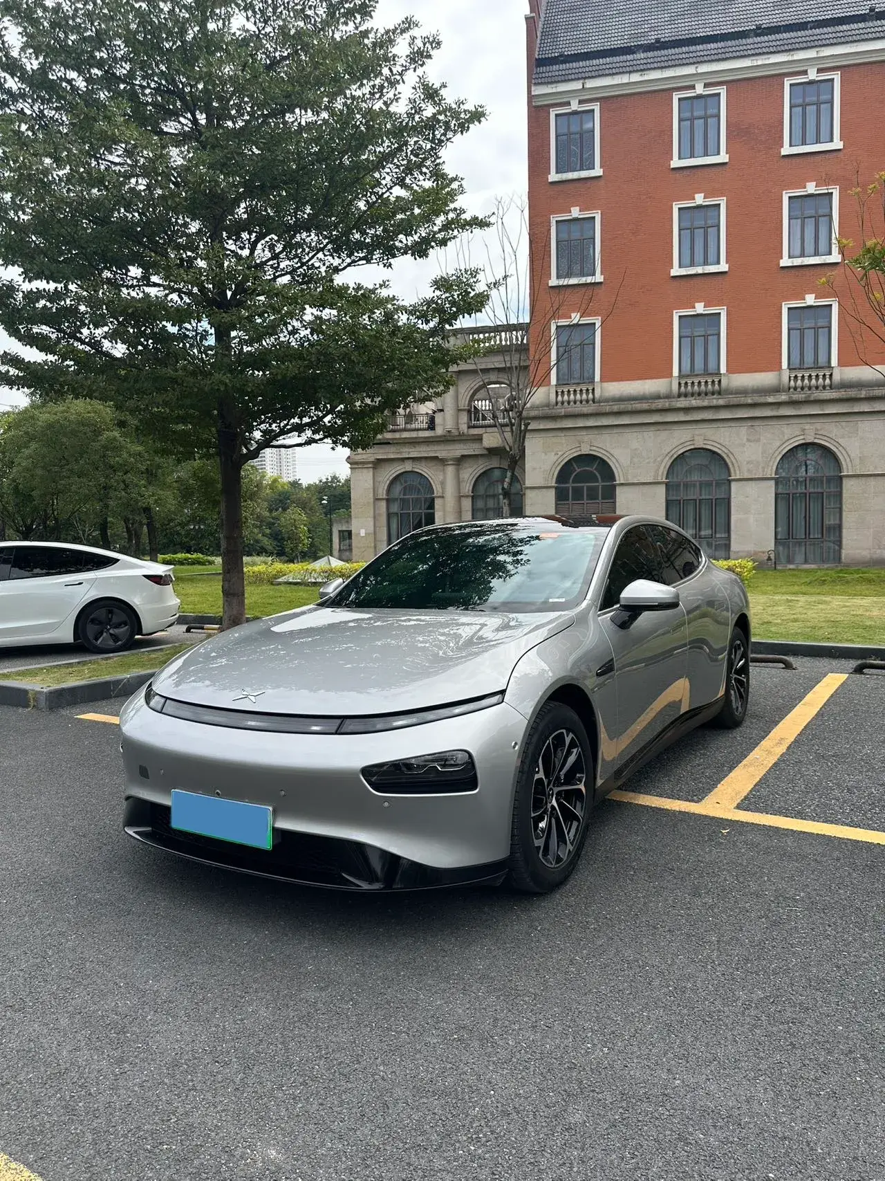 2022 XPENG P7 view 1