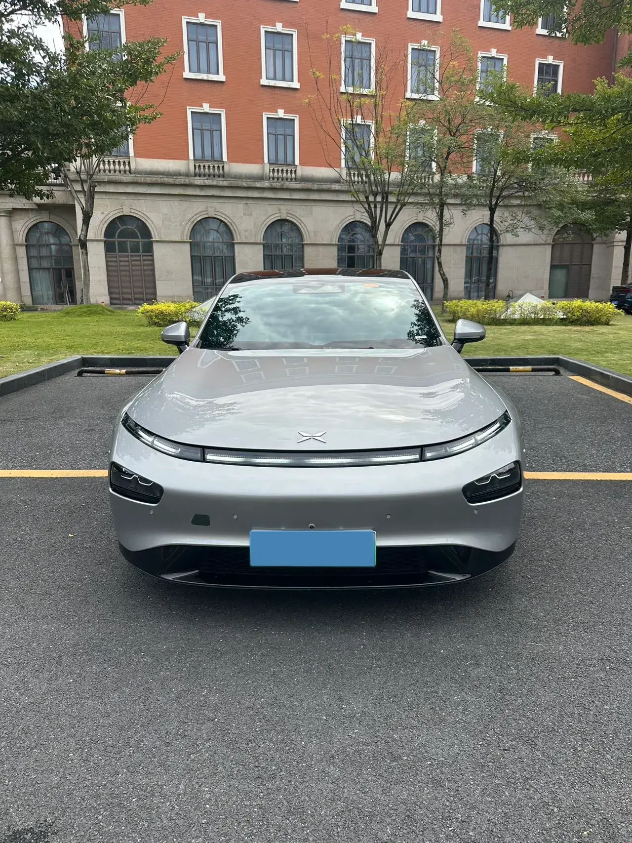 2022 XPENG P7 thumbnail 3