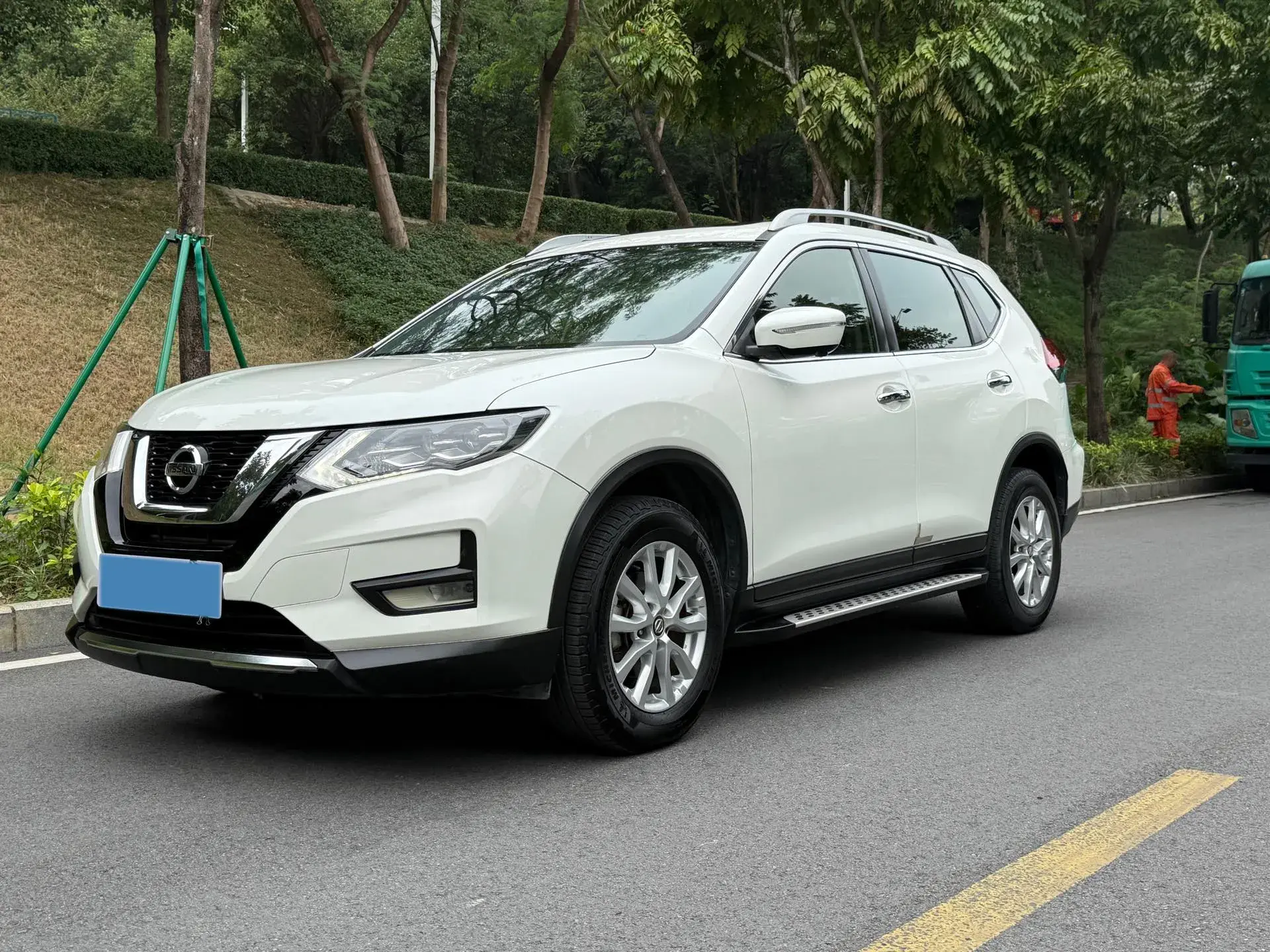 2020 NISSAN X-TRAIL view 1