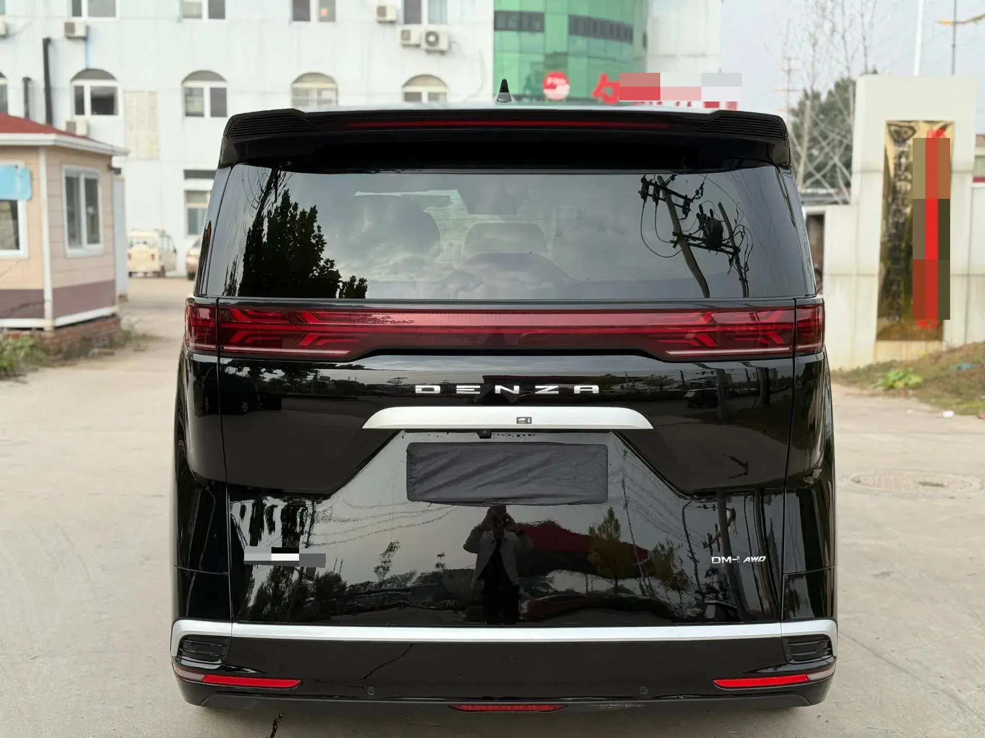 2024 DENZA D9 thumbnail 4