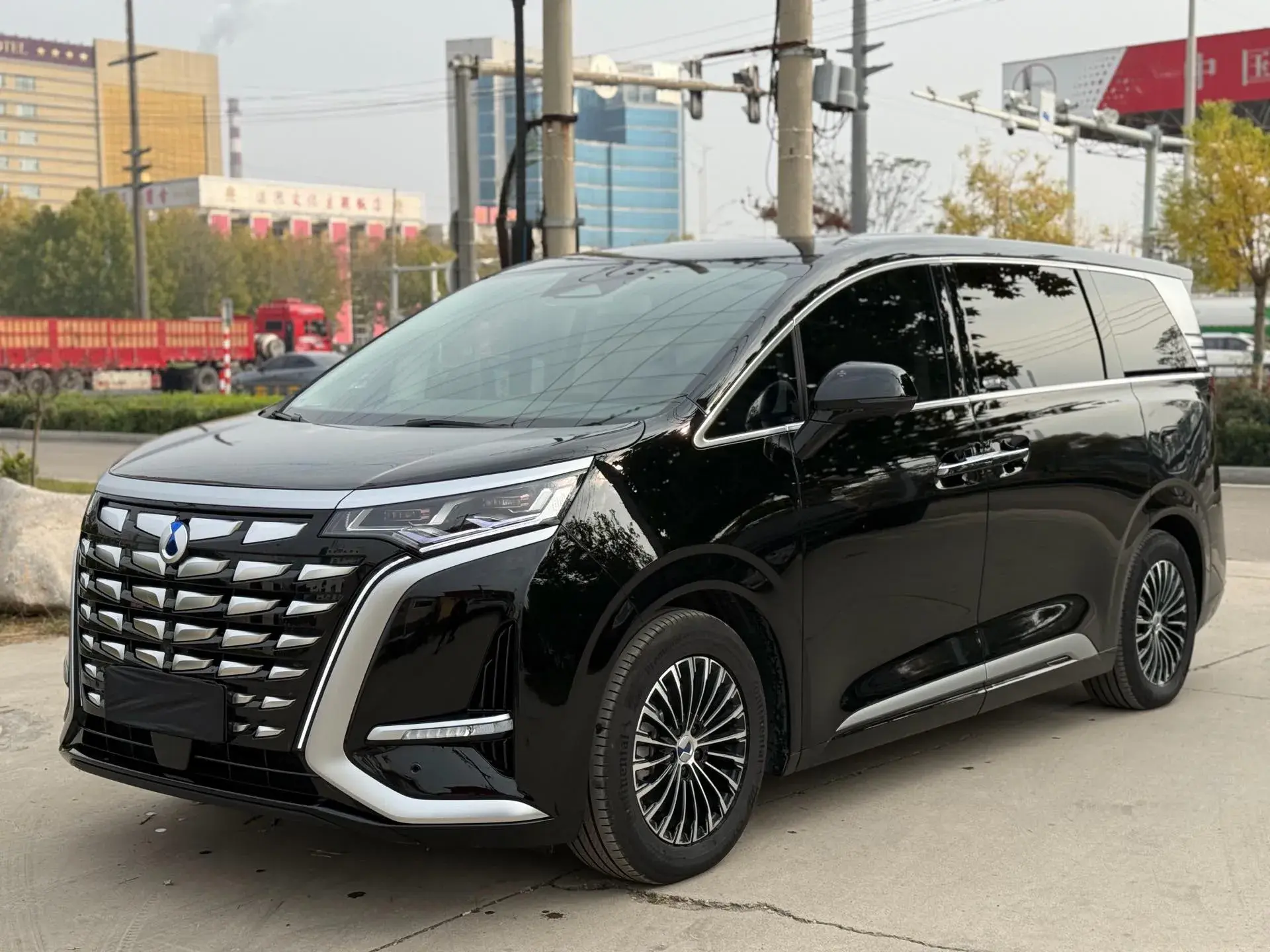 2024 DENZA D9 view 1