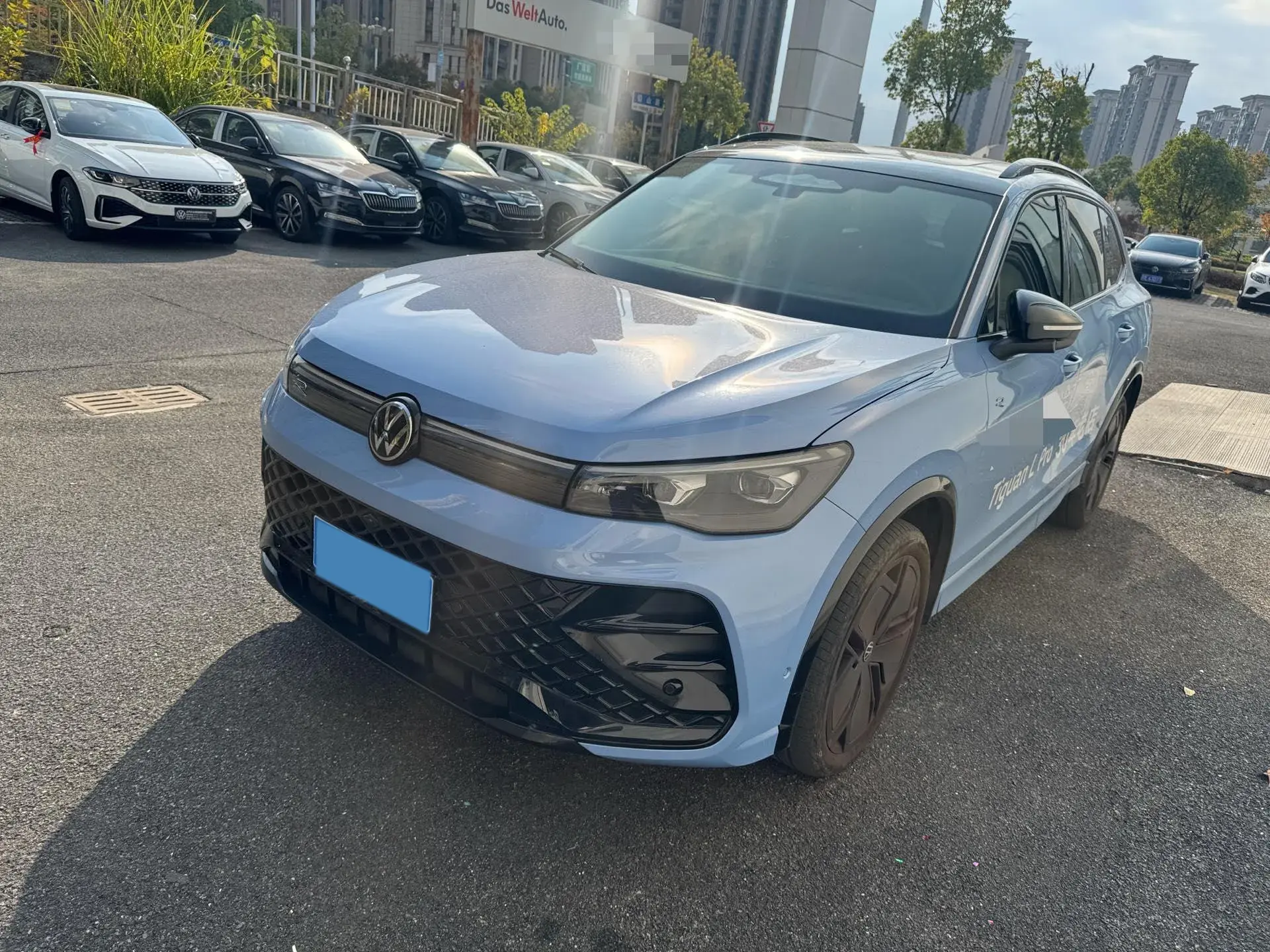 2024 VOLKSWAGEN TIGUAN view 1