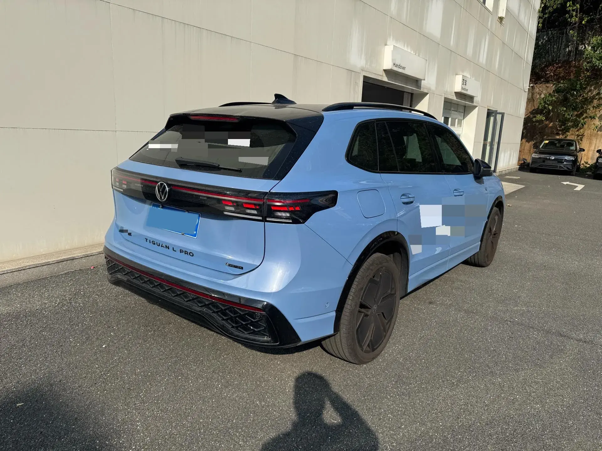 2024 VOLKSWAGEN TIGUAN thumbnail 3