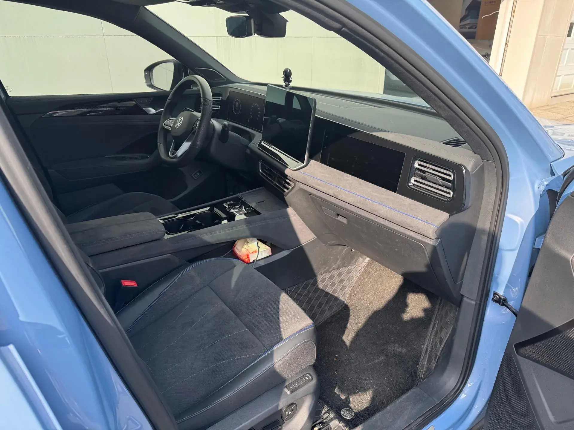 2024 VOLKSWAGEN TIGUAN thumbnail 4