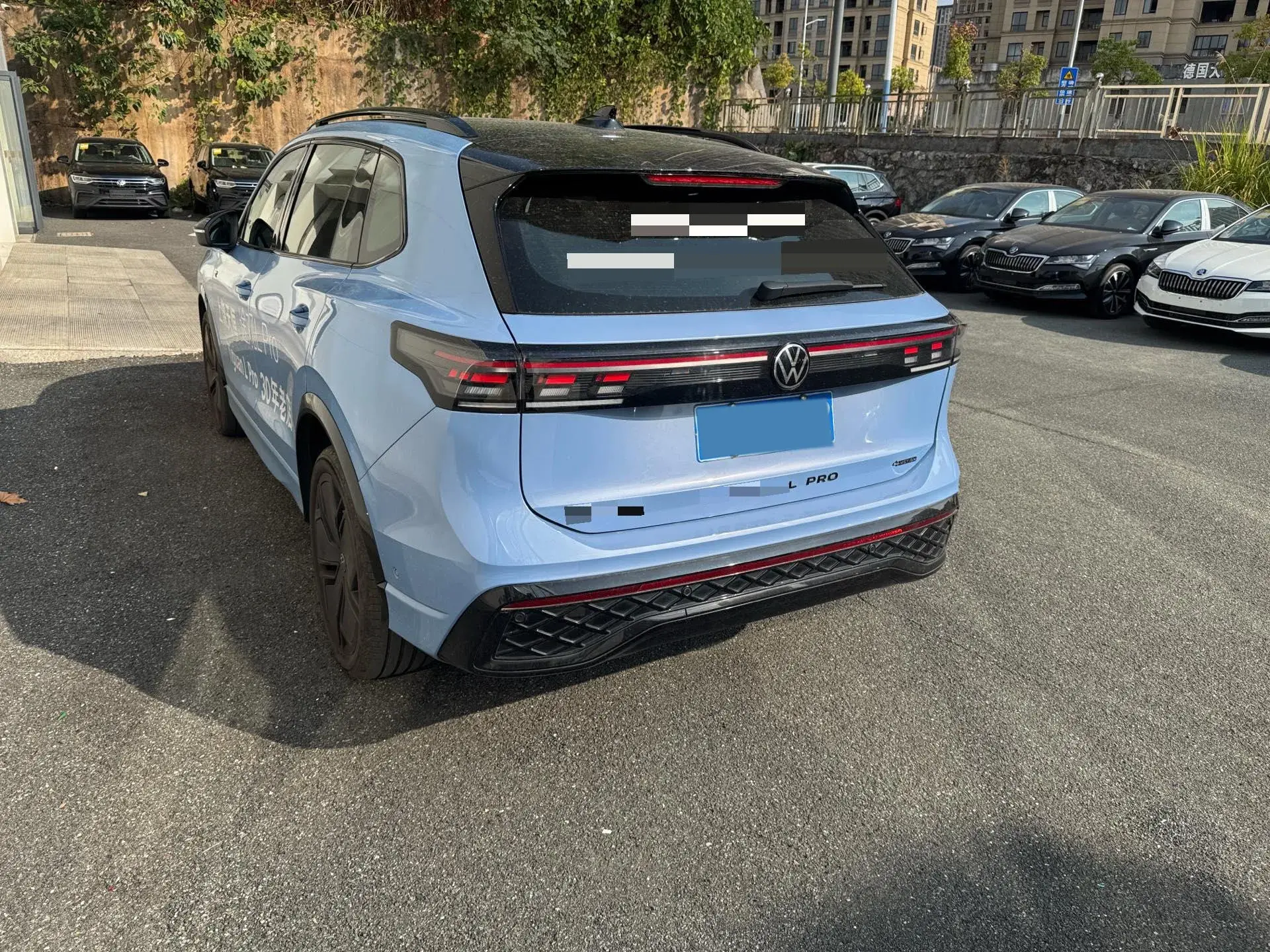 2024 VOLKSWAGEN TIGUAN thumbnail 2