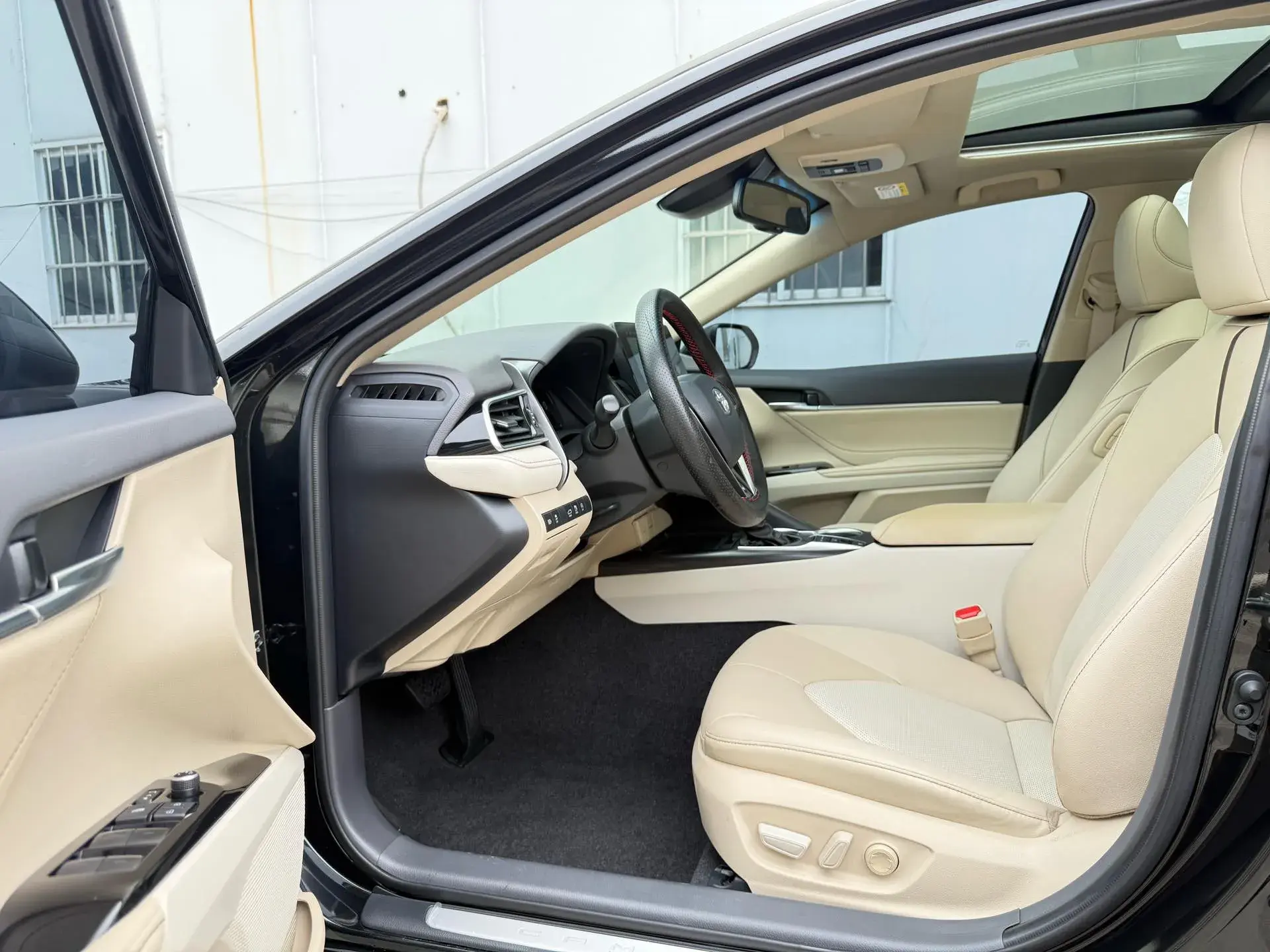 2021 TOYOTA CAMRY thumbnail 4