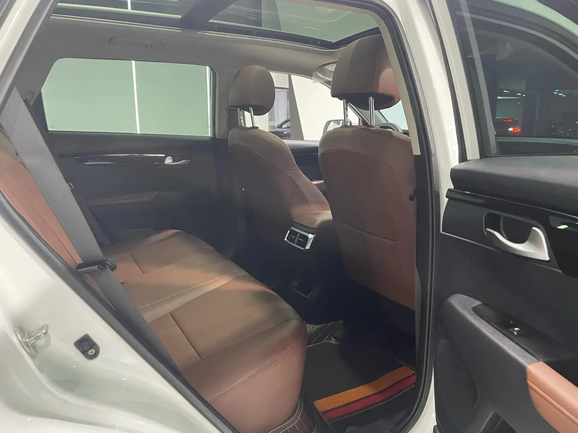 2021 KIA SPORTAGE thumbnail 4