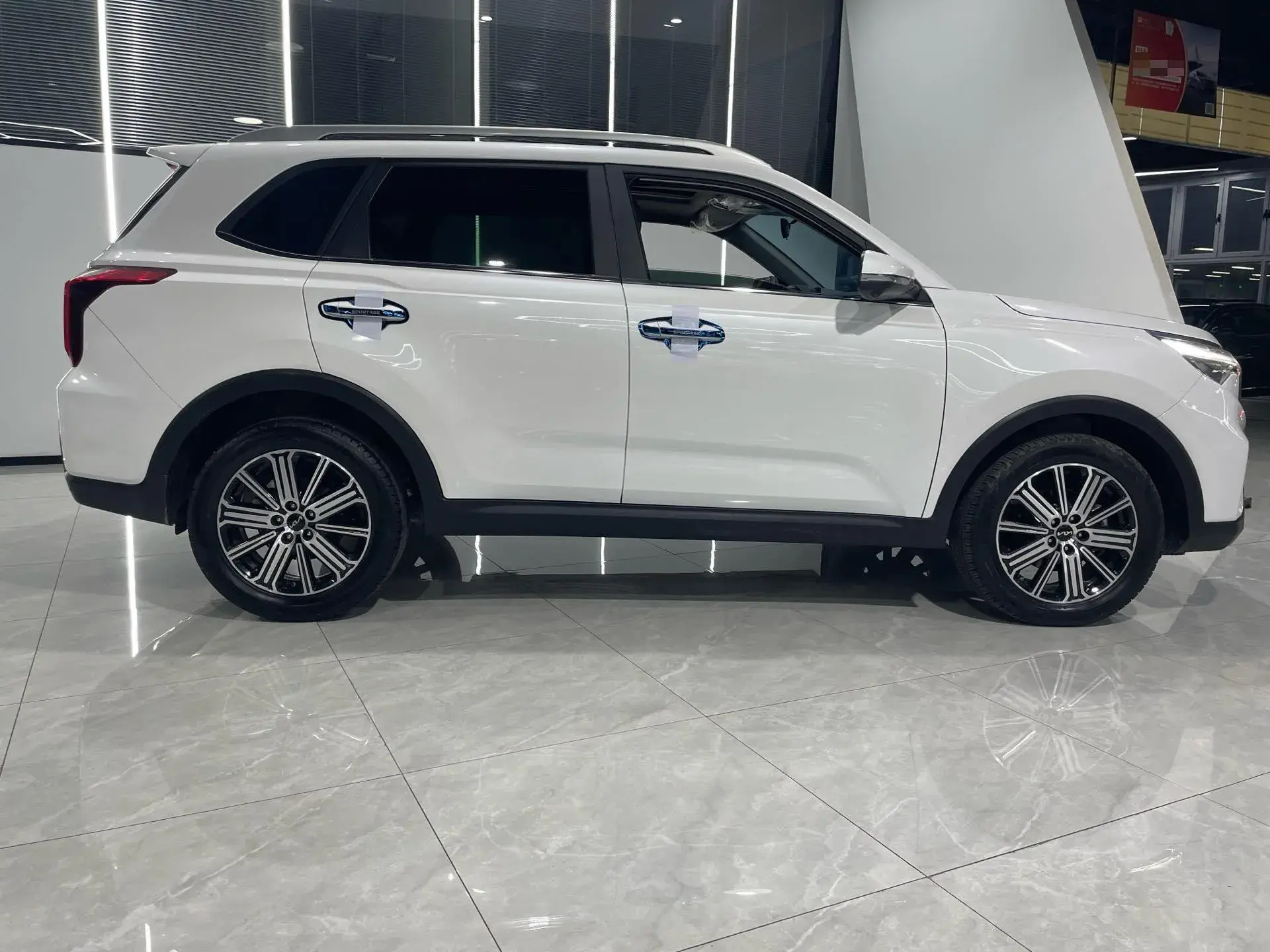 2021 KIA SPORTAGE thumbnail 3