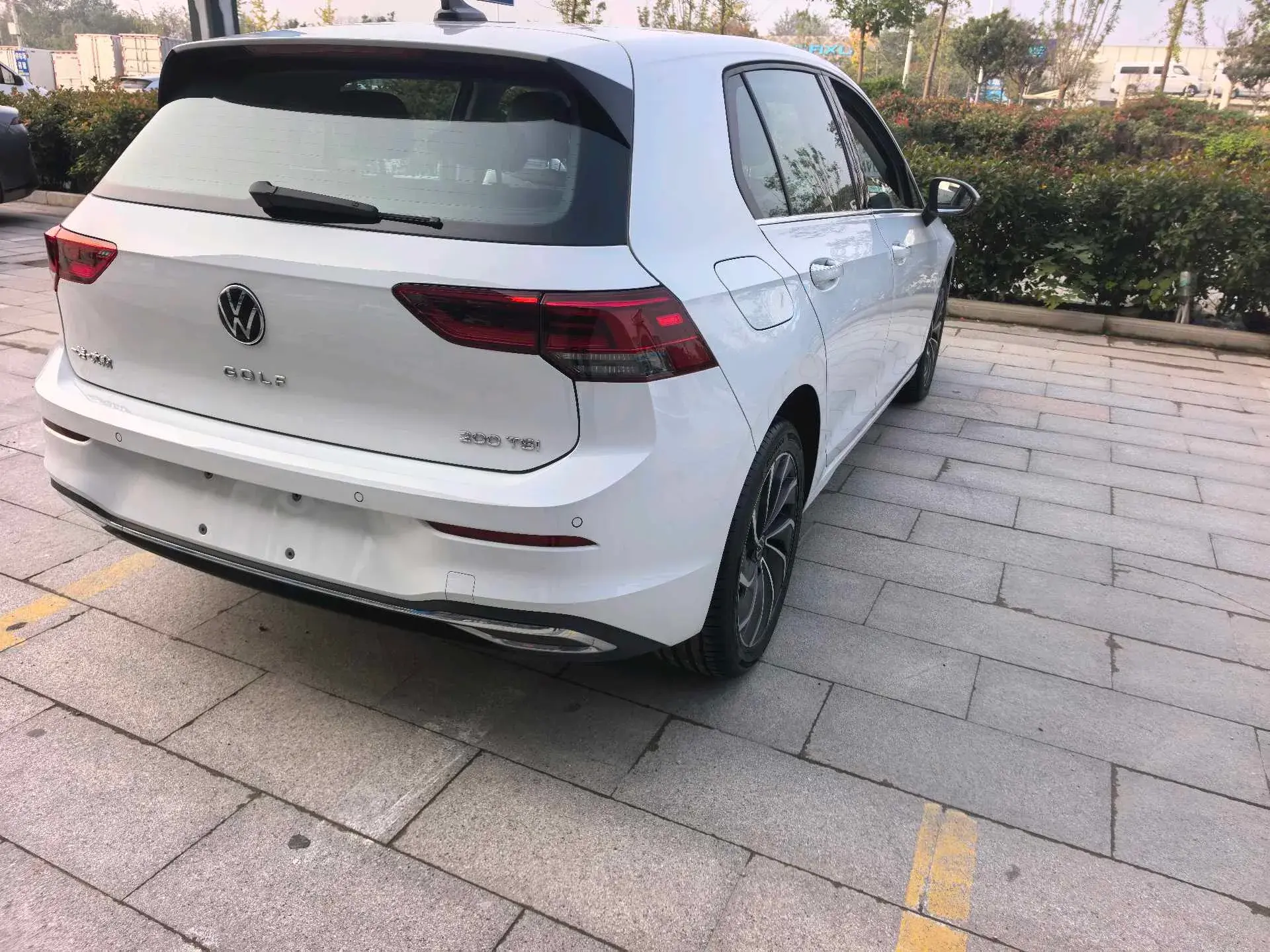 2021 VOLKSWAGEN GOLF thumbnail 3