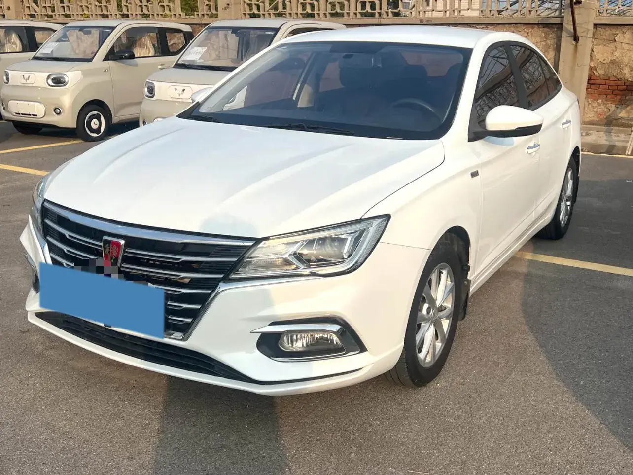 2019 ROEWE I5 view 1