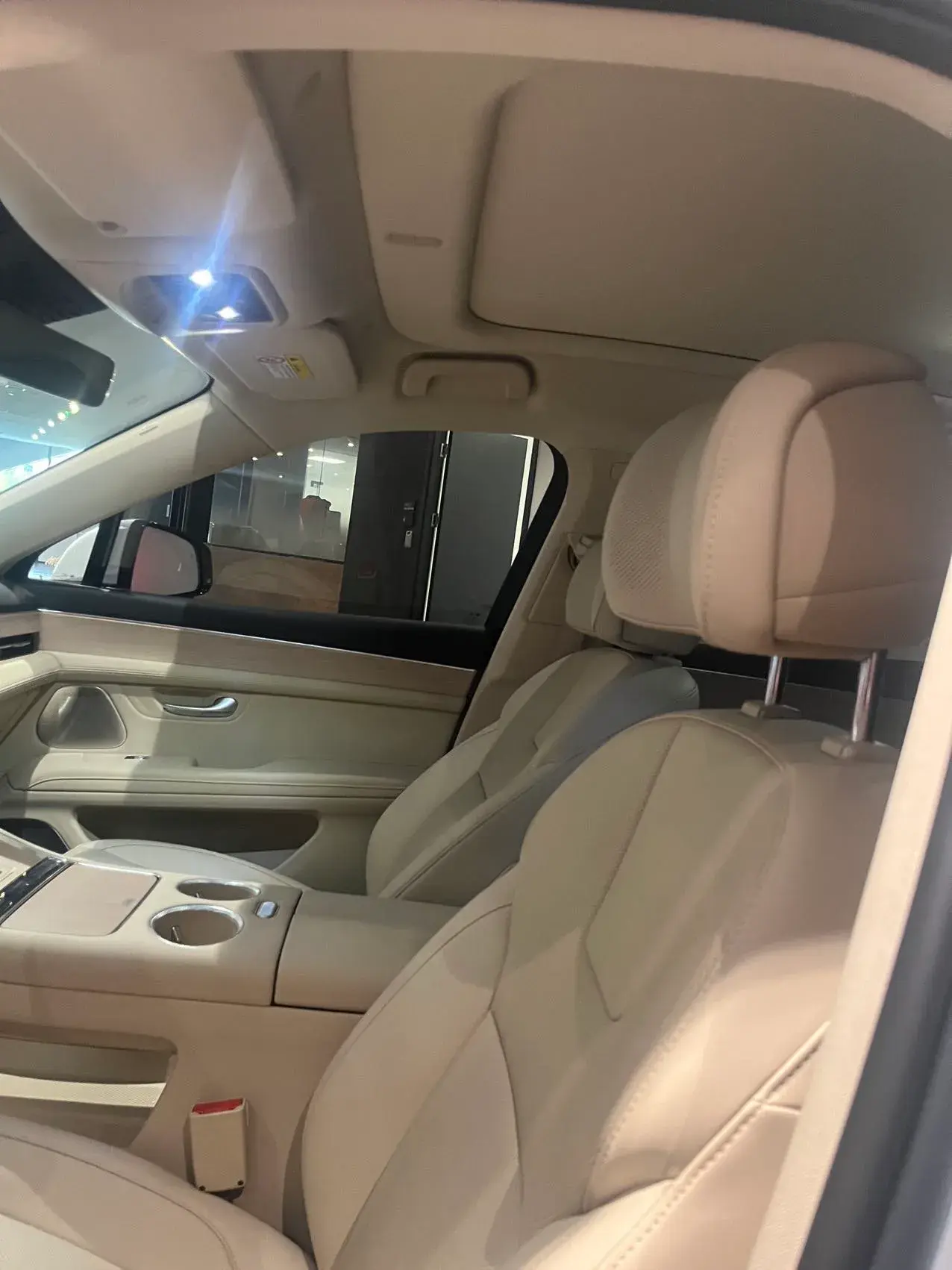 2025 AITO AITO thumbnail 3