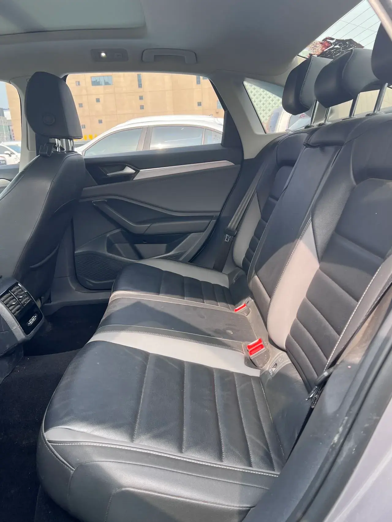 2019 VOLKSWAGEN SAGITAR thumbnail 4