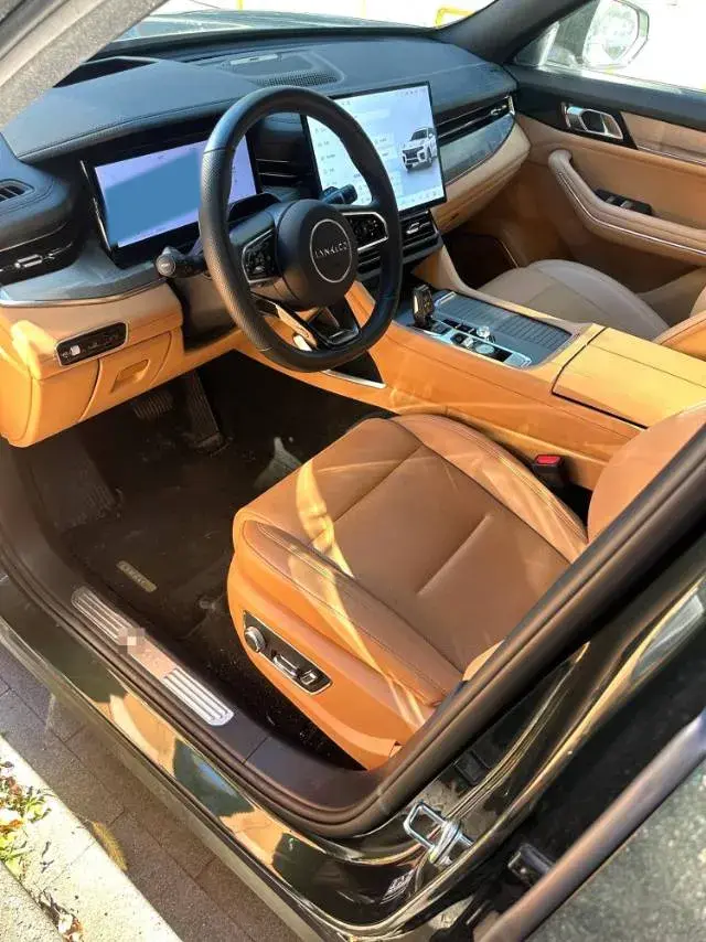 2024 LYNK&CO 09 thumbnail 4