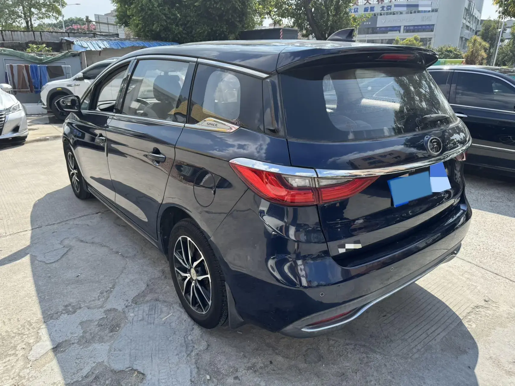 2017 BYD SONG thumbnail 4