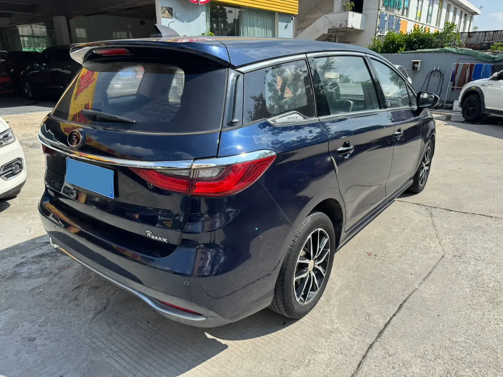 2017 BYD SONG thumbnail 3