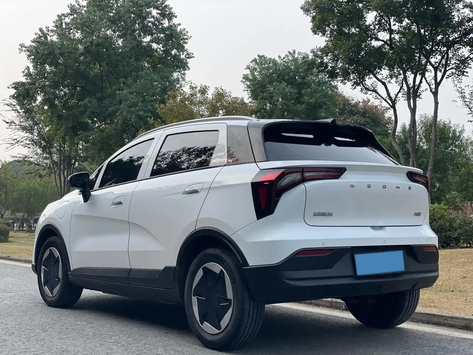 2024 GEOMETRY E thumbnail 4