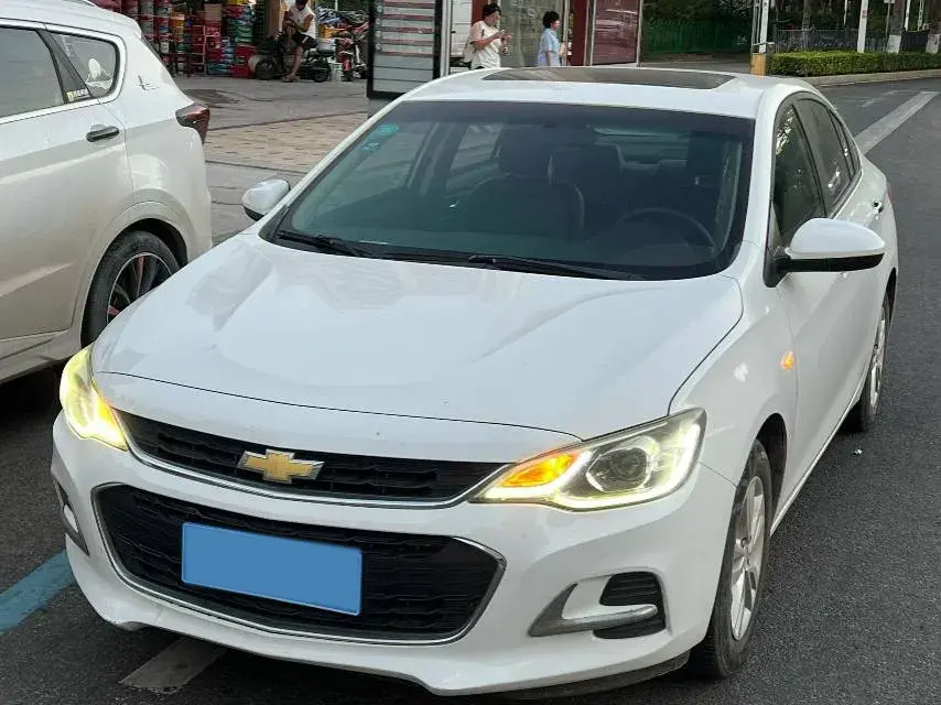 2016 CHEVROLET CAVALIER view 1