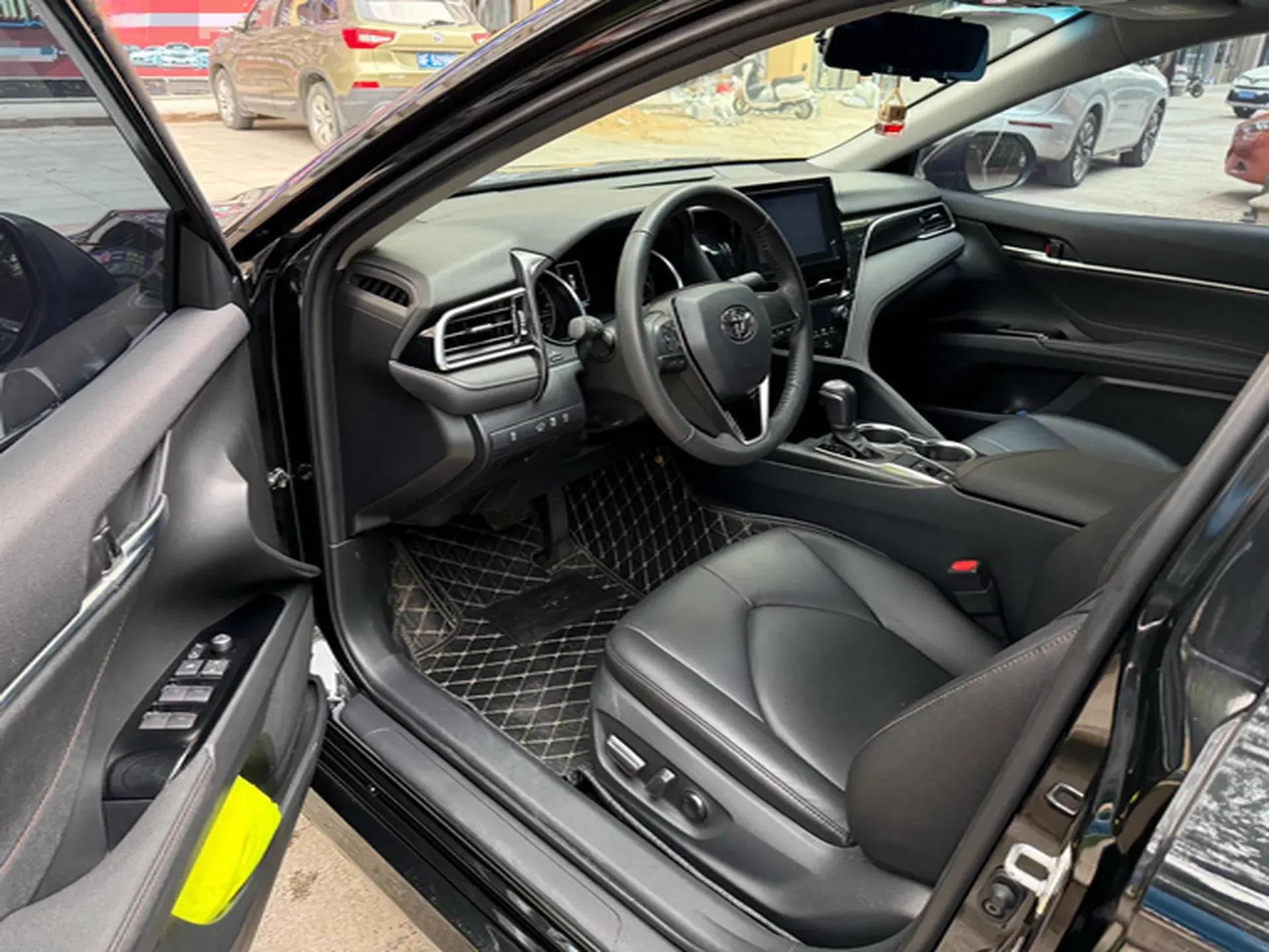 2022 TOYOTA CAMRY thumbnail 3