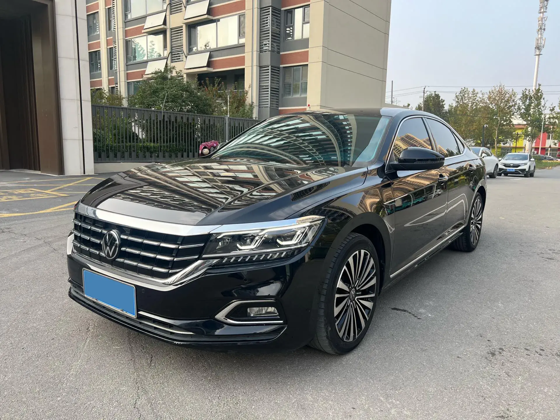 2020 VOLKSWAGEN PASSAT view 1
