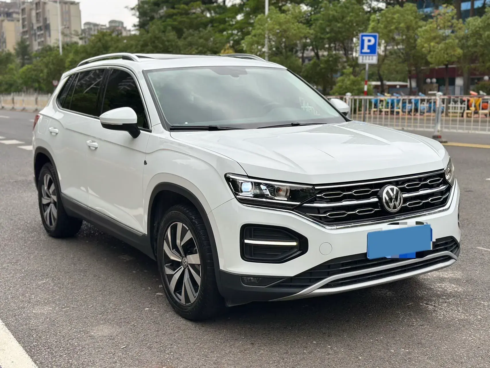 2019 VOLKSWAGEN TAYRON thumbnail 3