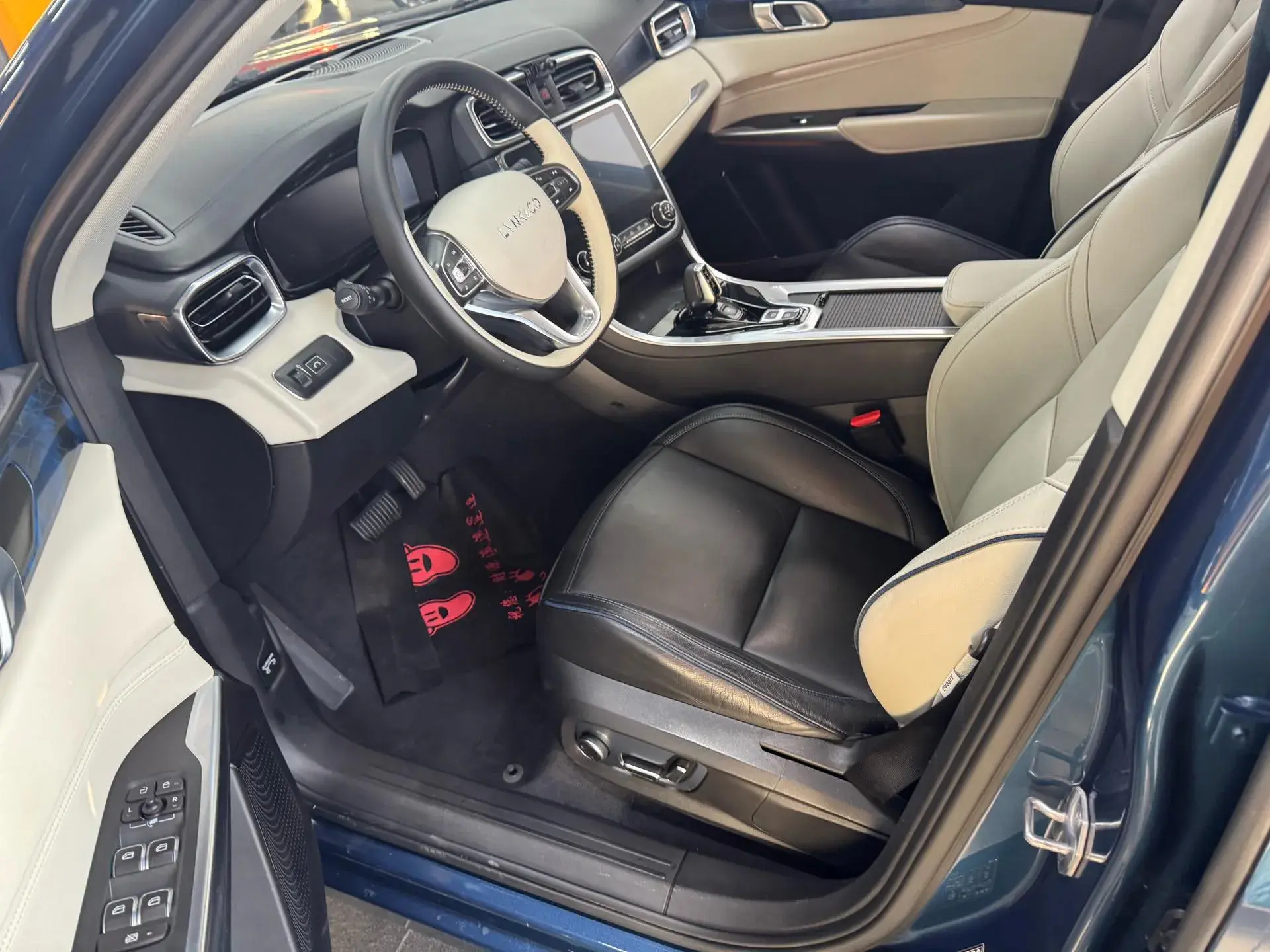 2017 LYNK&CO 01 thumbnail 3