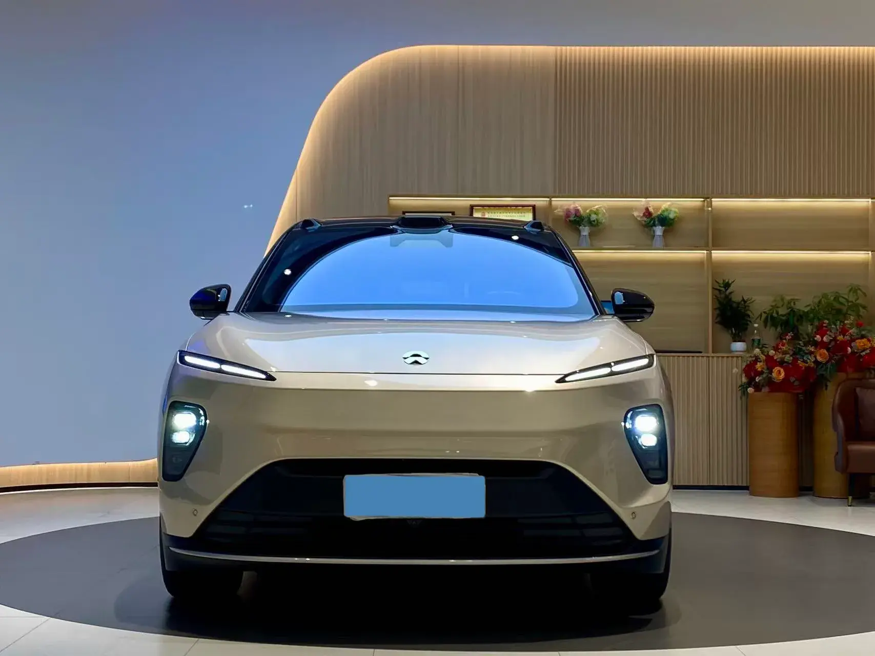 2023 NIO ES8 thumbnail 2