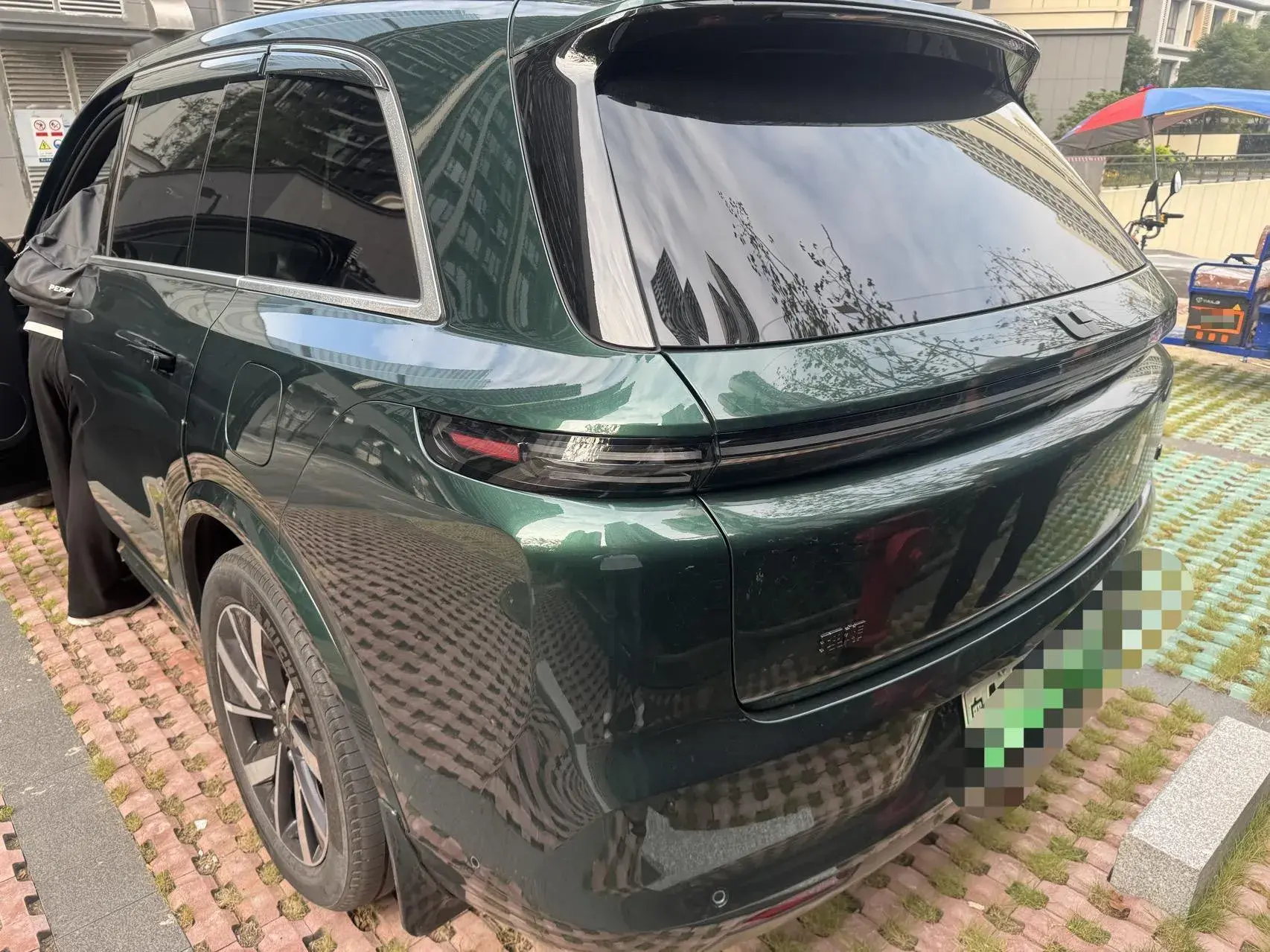 2023 LI L8 thumbnail 4