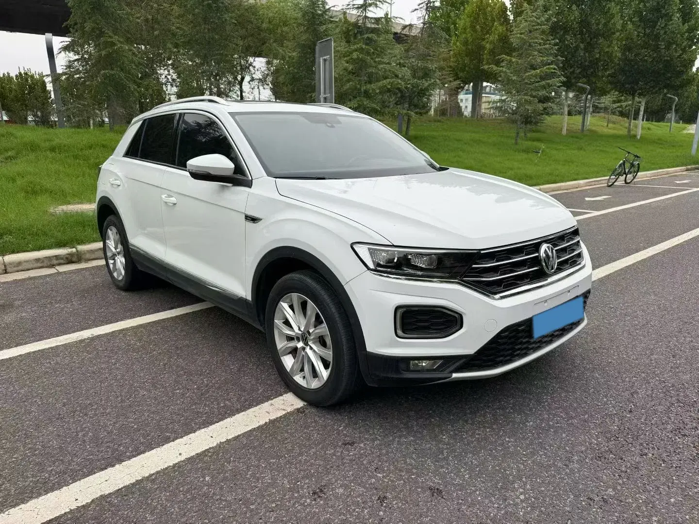 2021 VOLKSWAGEN T-ROC thumbnail 3