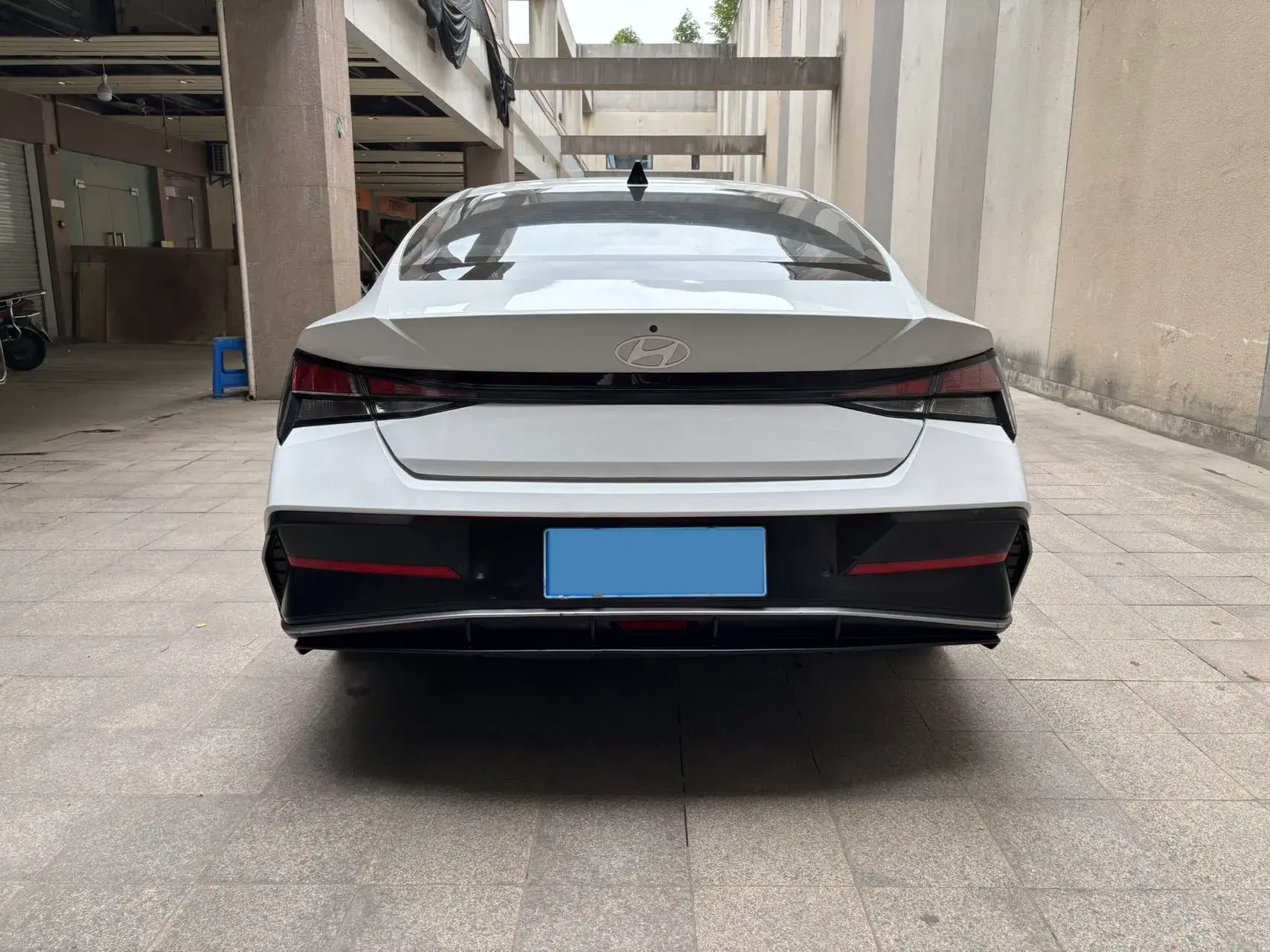 2023 HYUNDAI ELANTRA thumbnail 4