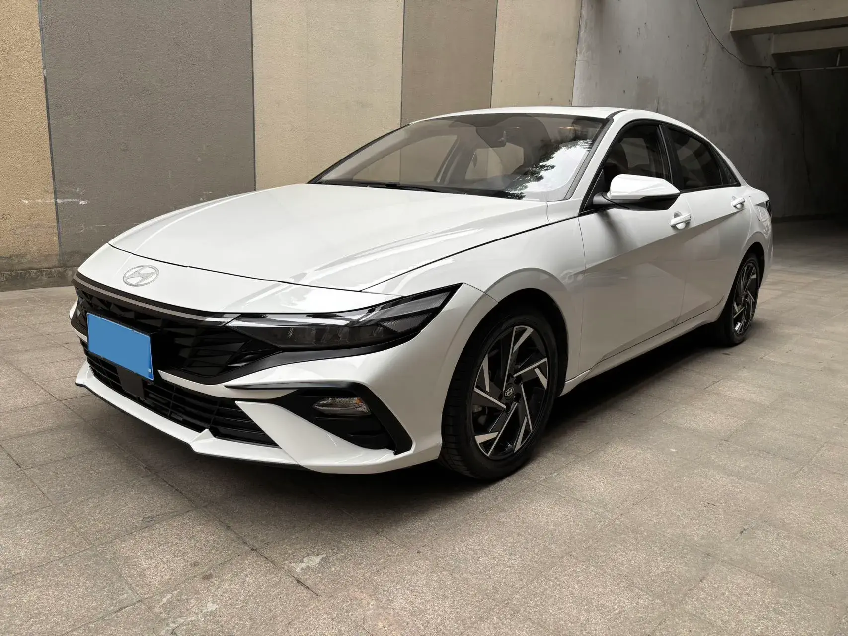 2023 HYUNDAI ELANTRA view 1