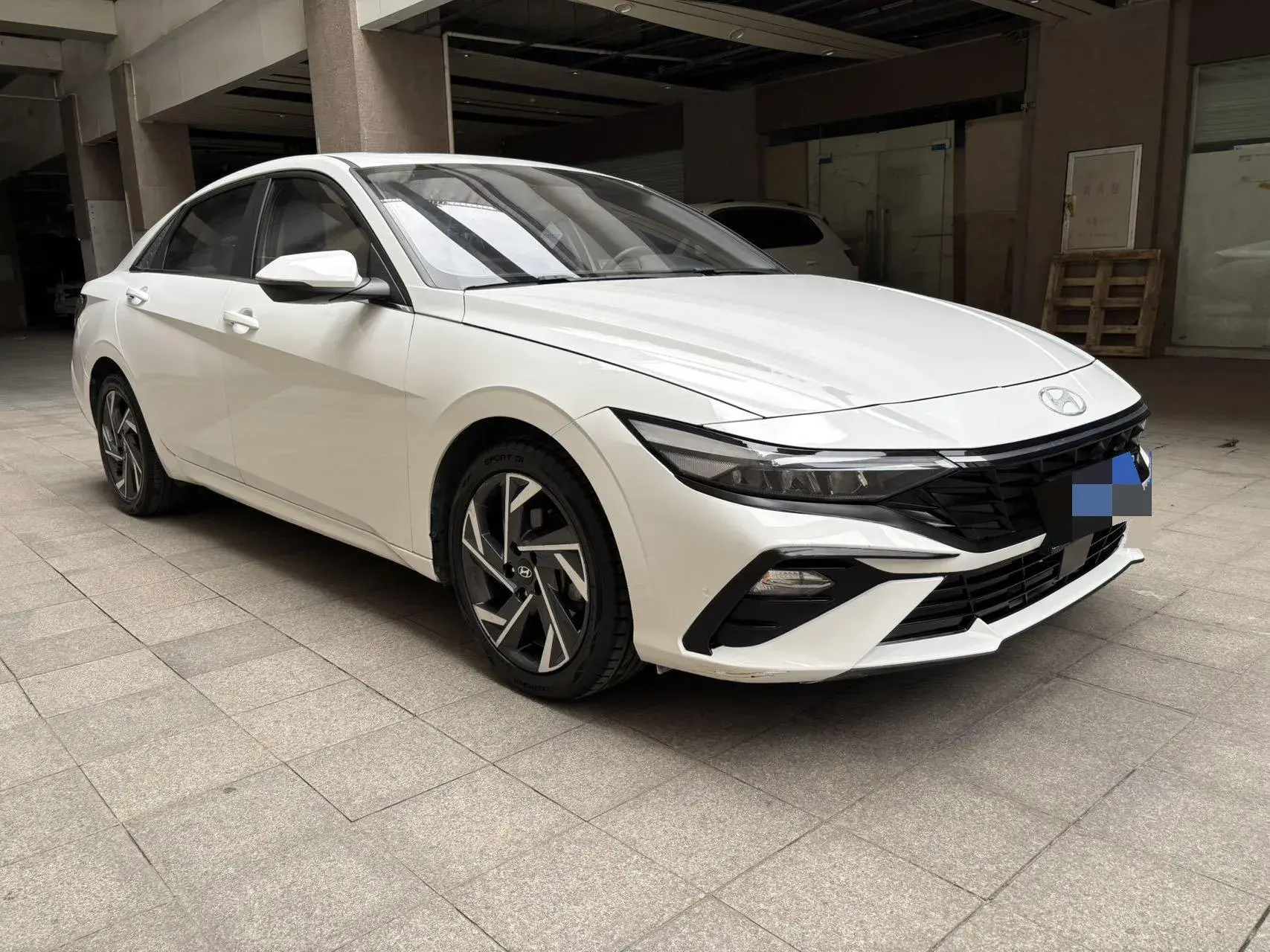 2023 HYUNDAI ELANTRA thumbnail 3