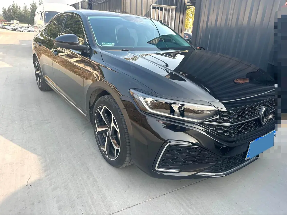 2022 VOLKSWAGEN PASSAT thumbnail 3