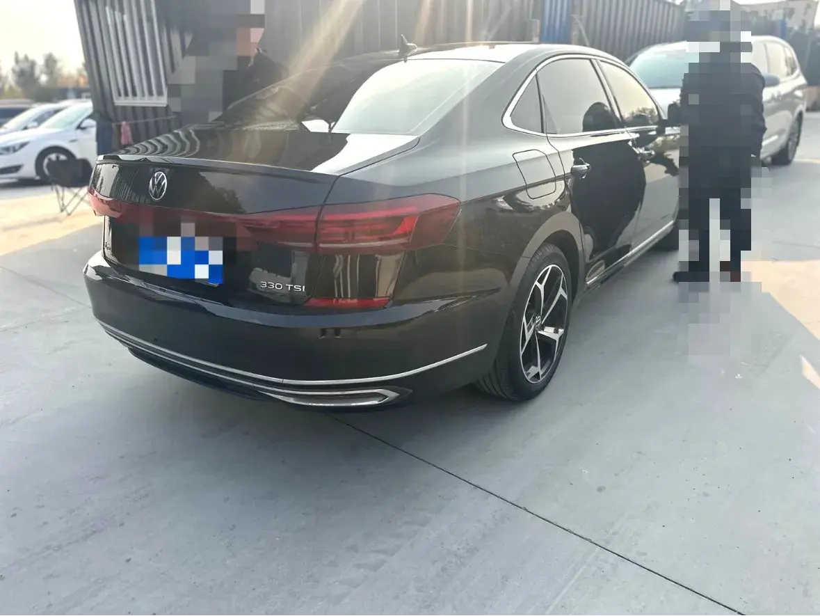 2022 VOLKSWAGEN PASSAT thumbnail 2