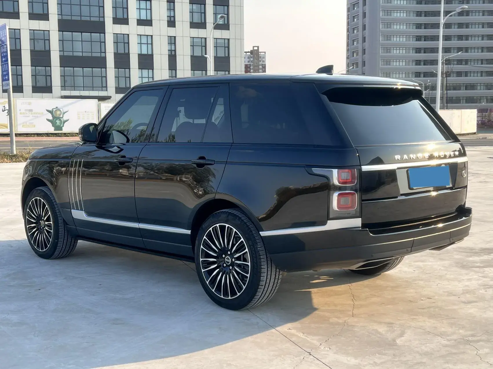 2021 LAND ROVER thumbnail 3