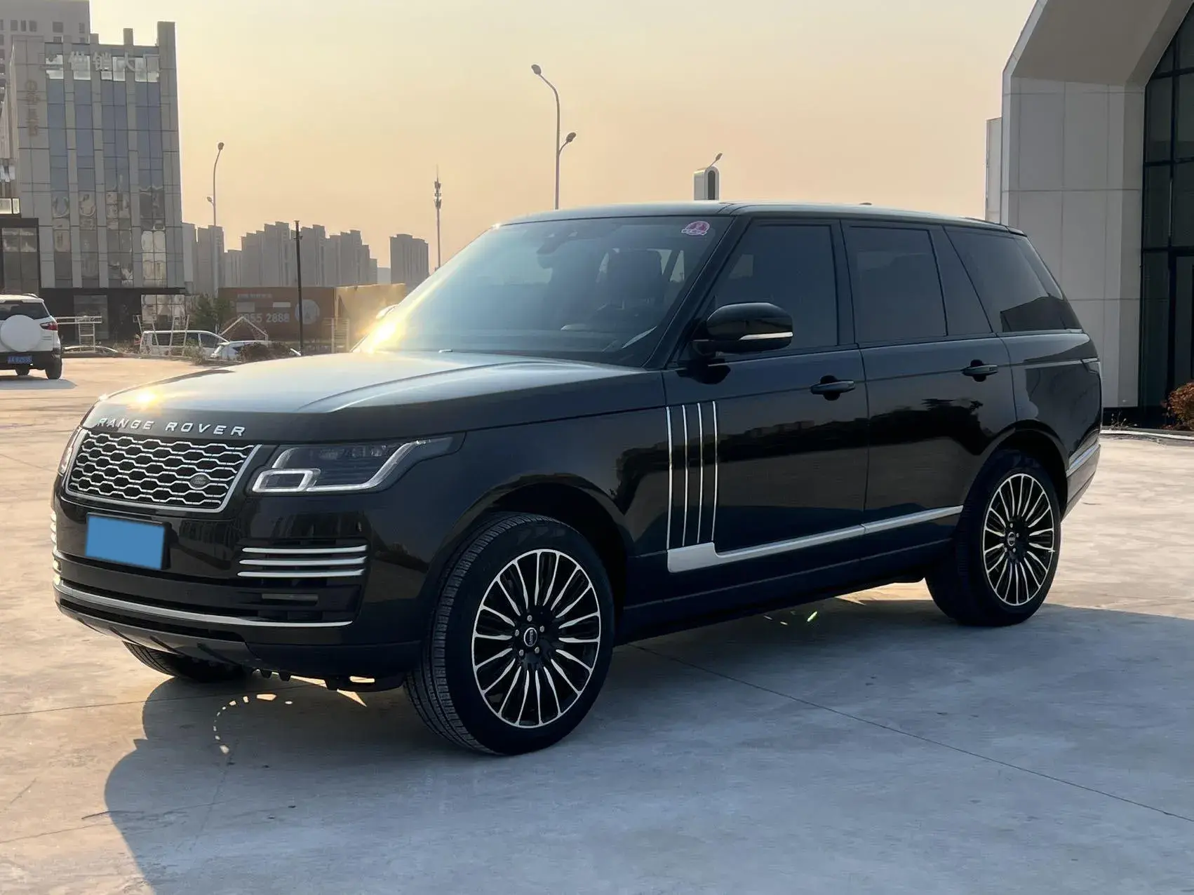 2021 LAND ROVER view 1