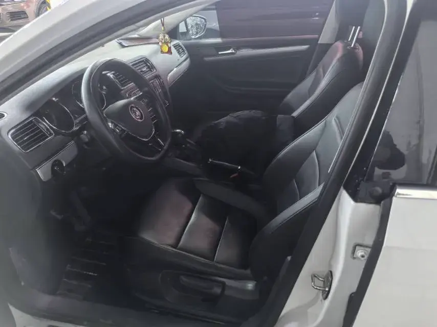 2018 VOLKSWAGEN SAGITAR thumbnail 4