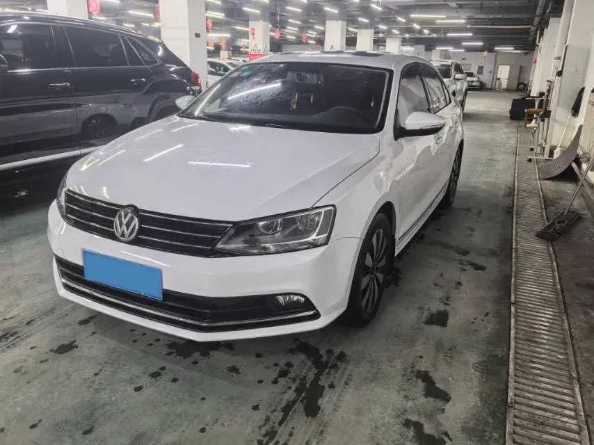 2018 VOLKSWAGEN SAGITAR view 1