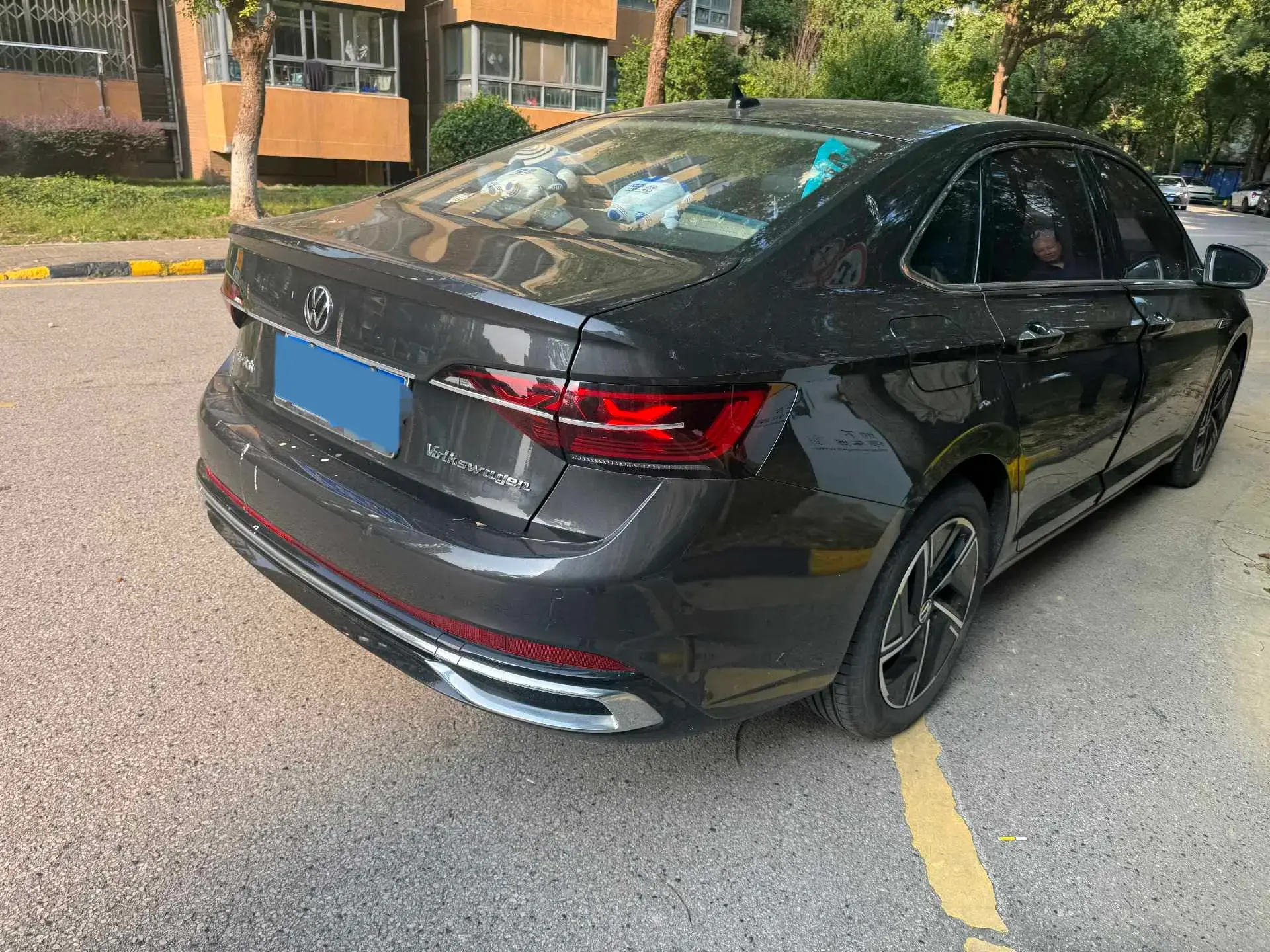 2023 VOLKSWAGEN SAGITAR thumbnail 3