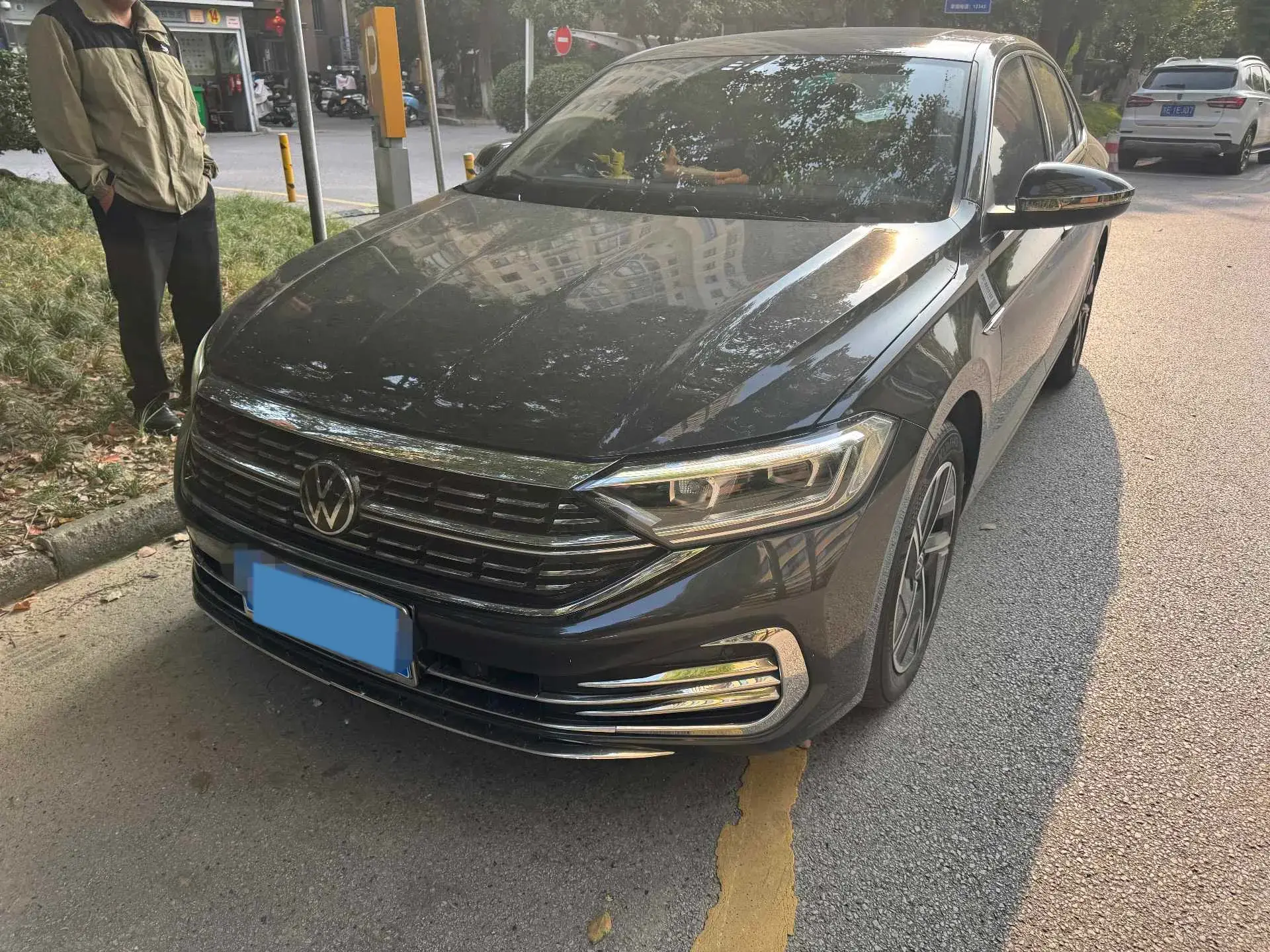 2023 VOLKSWAGEN SAGITAR view 1