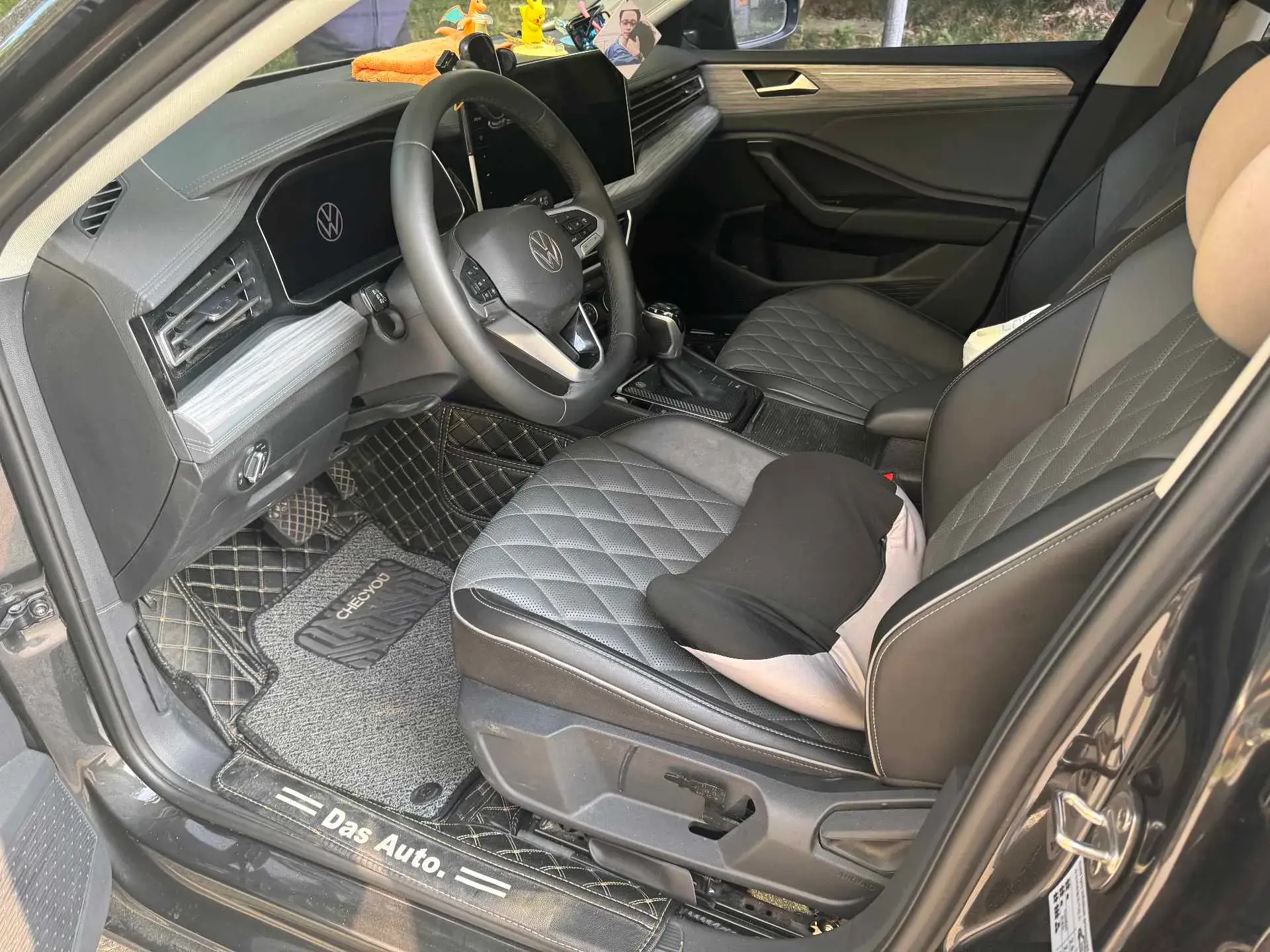 2023 VOLKSWAGEN SAGITAR thumbnail 4