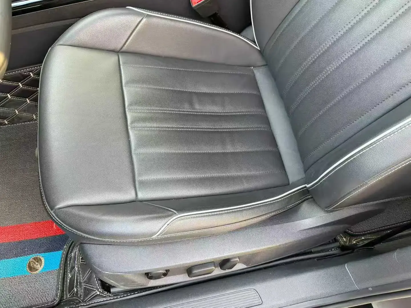 2022 VOLKSWAGEN PASSAT thumbnail 4