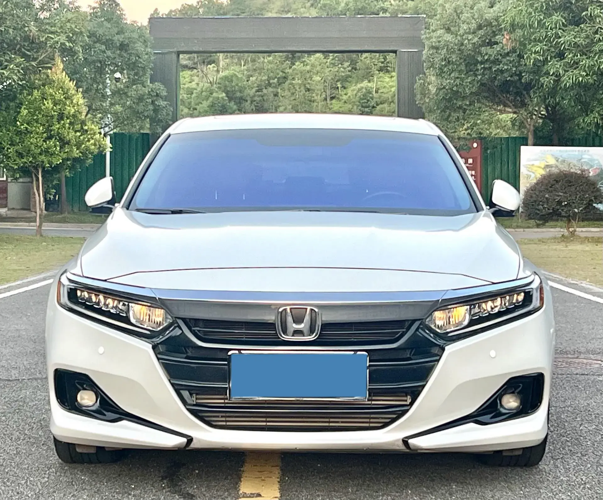 2022 HONDA ACCORD view 1