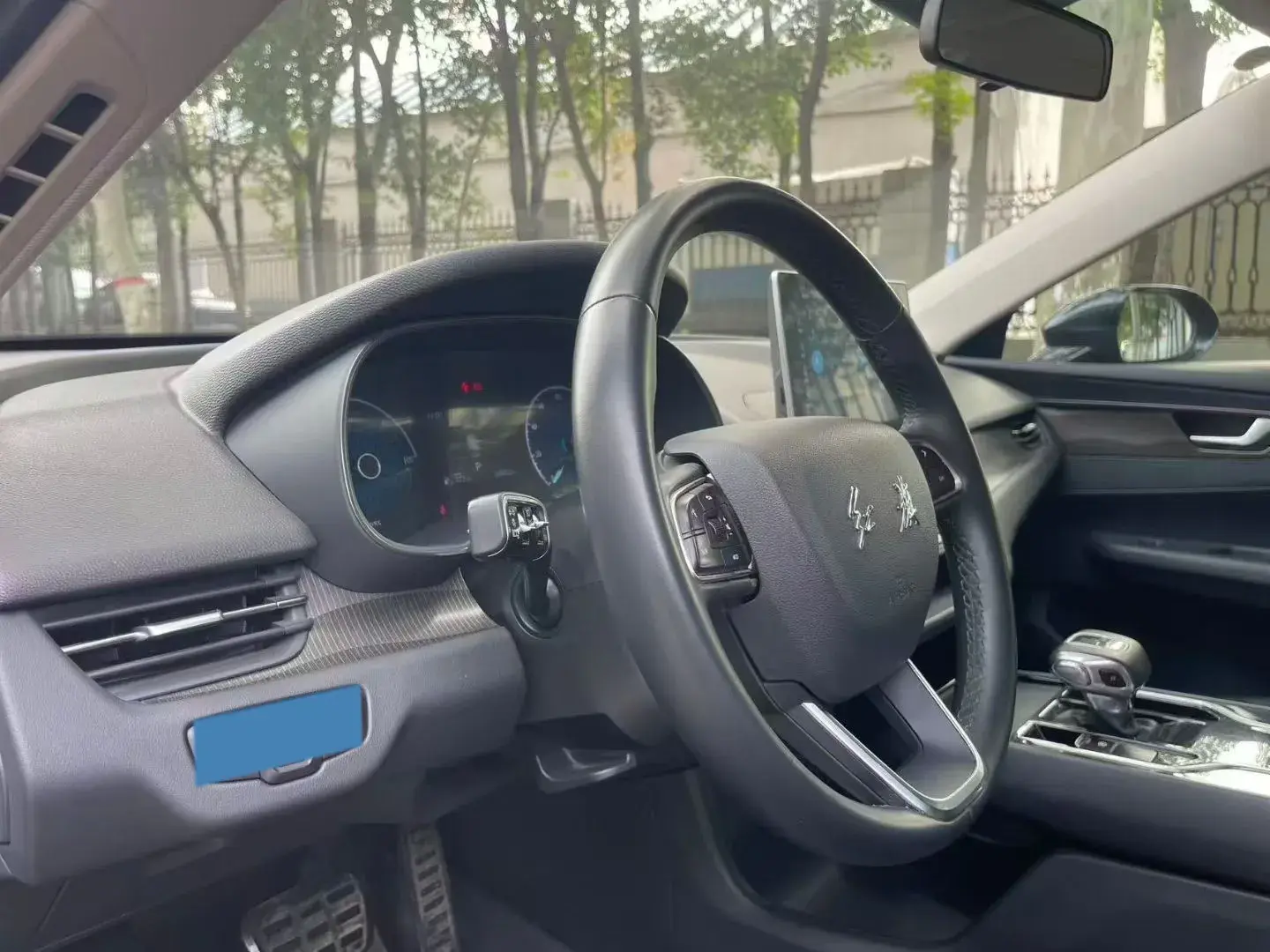 2023 HONGQI E-QM5 thumbnail 3