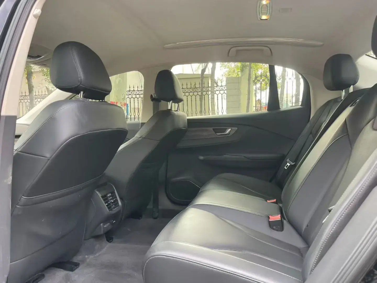 2023 HONGQI E-QM5 thumbnail 2