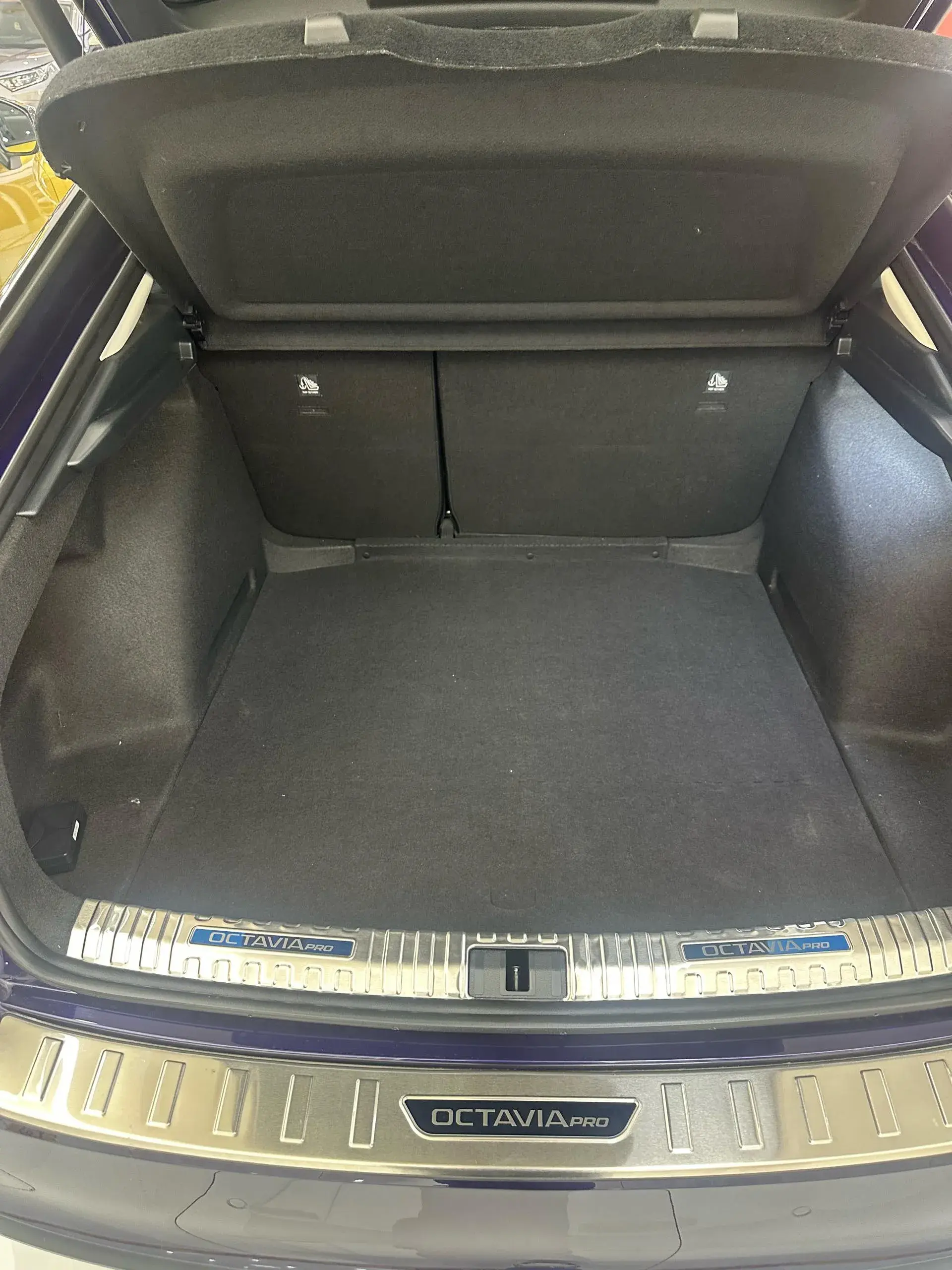 2021 SKODA OCTAVIA thumbnail 4